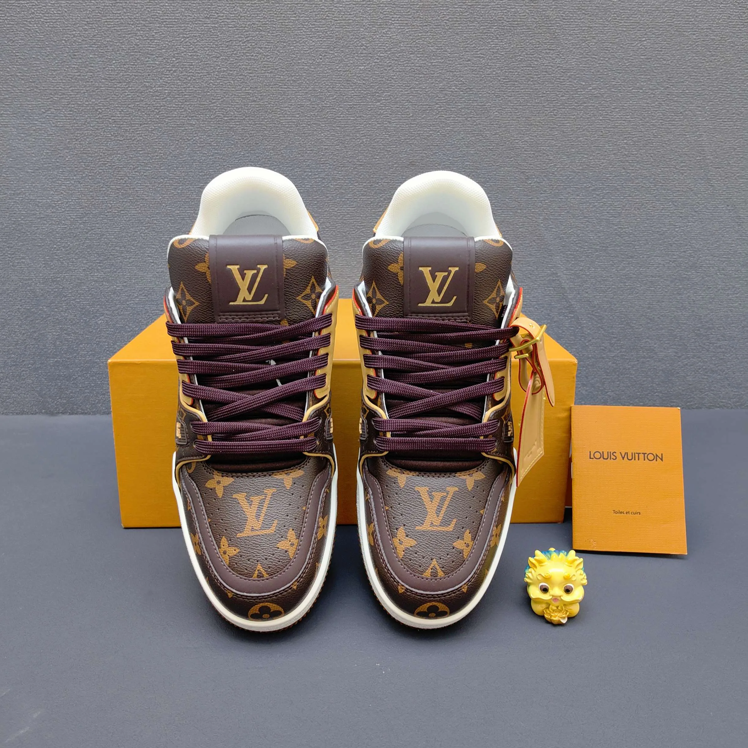 Кроссовки Женские Louis Vuitton 17725111
