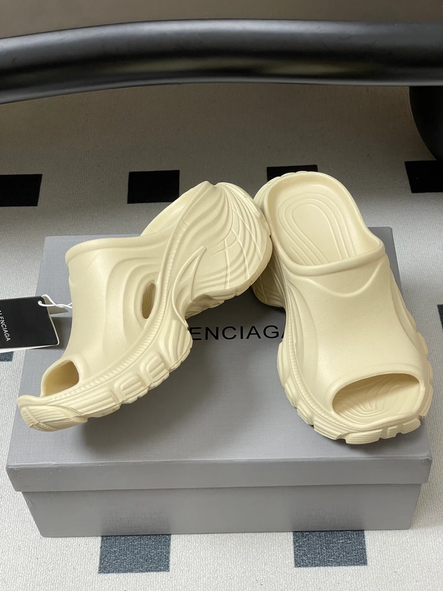 Шлепанцы Женские Balenciaga 12958230