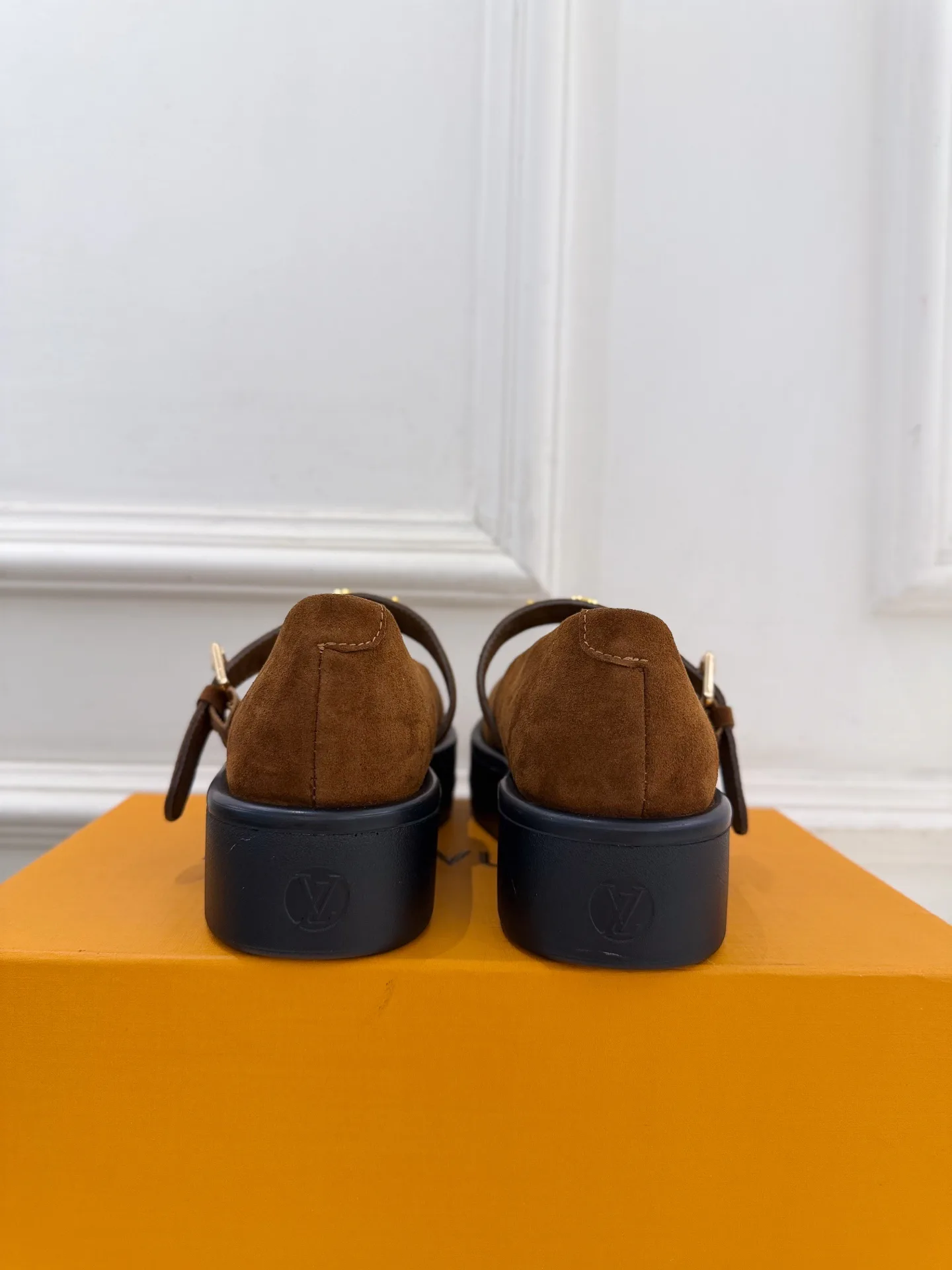 Туфли Женские Louis Vuitton 18103954