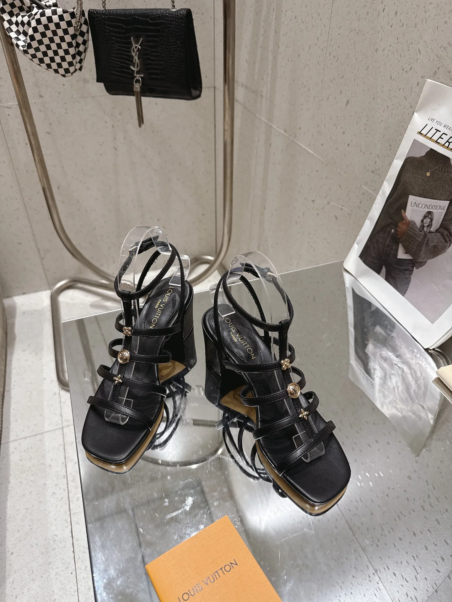 Босоножки Женские Louis Vuitton 17524782
