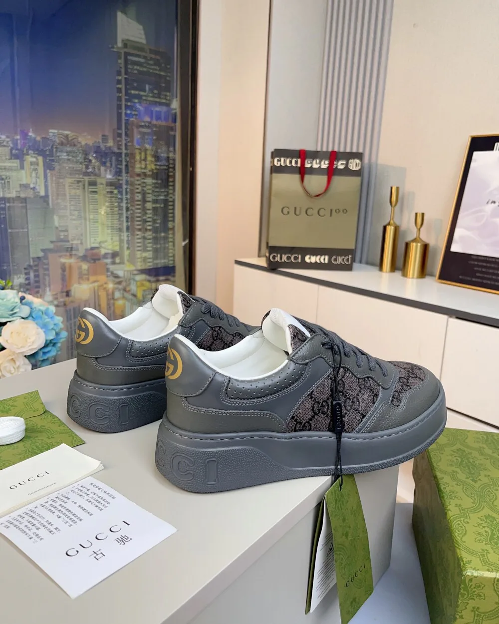 Кроссовки Женские Gucci 18369612