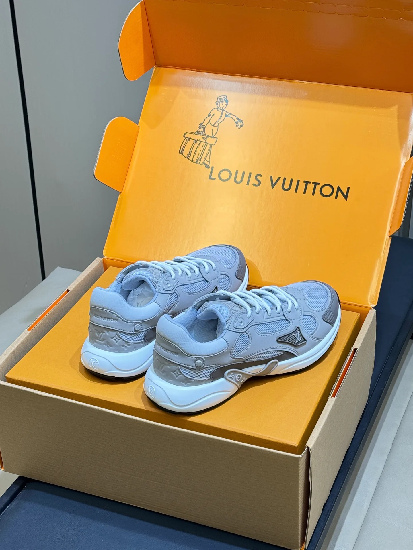 Кроссовки Женские Louis Vuitton 11347077