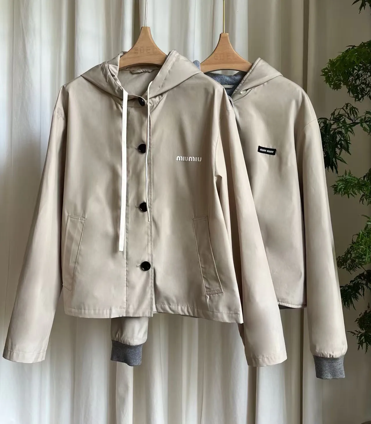Куртки И Пуховики Женские Miu Miu 19532434