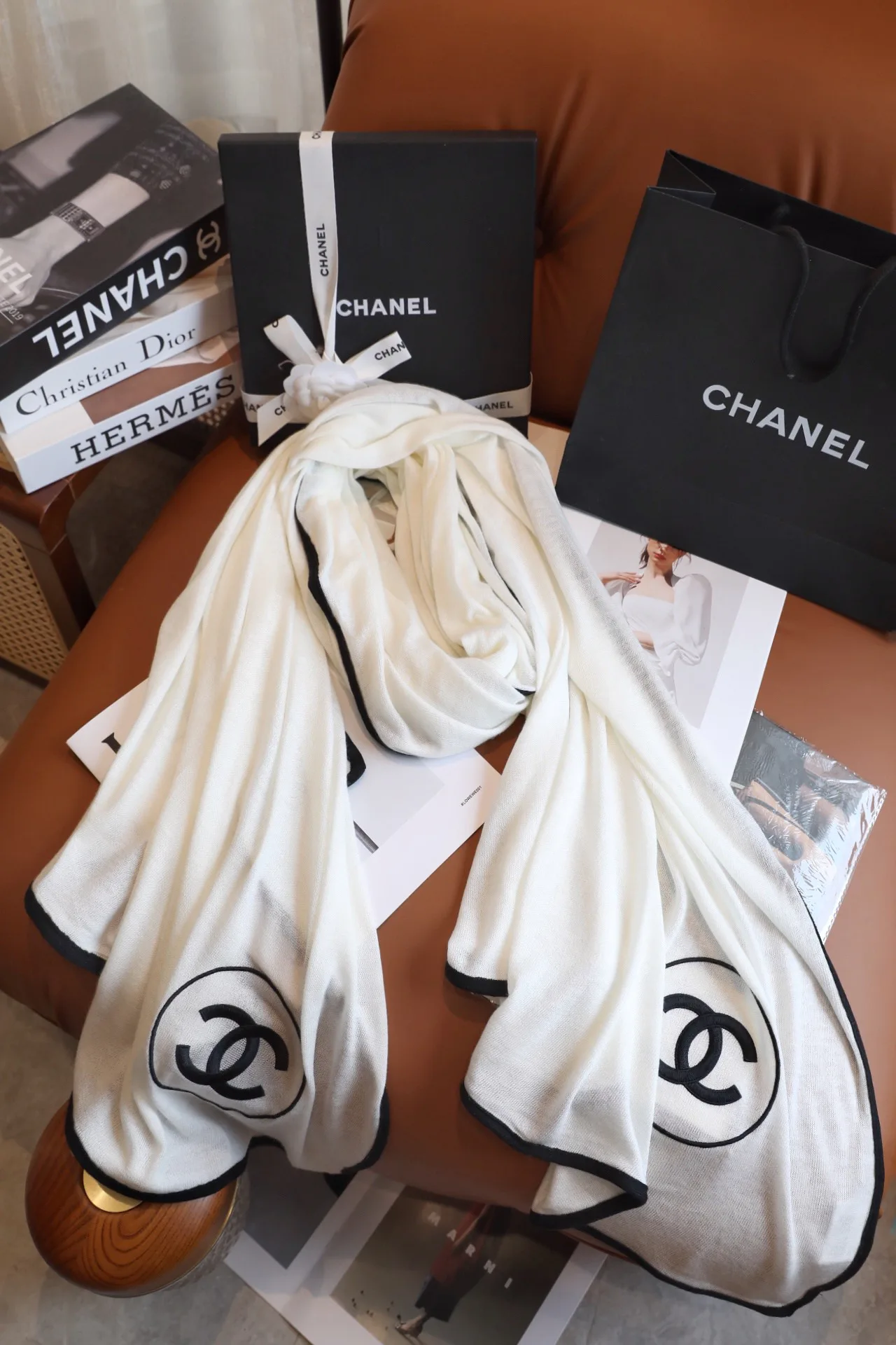 Шарфы Chanel 17991587