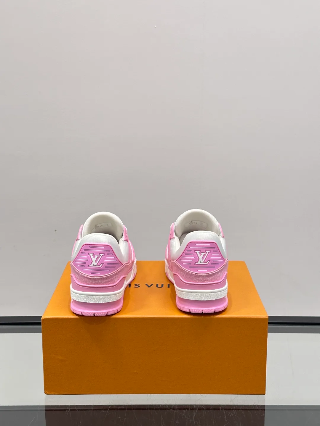 Кроссовки Женские Louis Vuitton 11602217