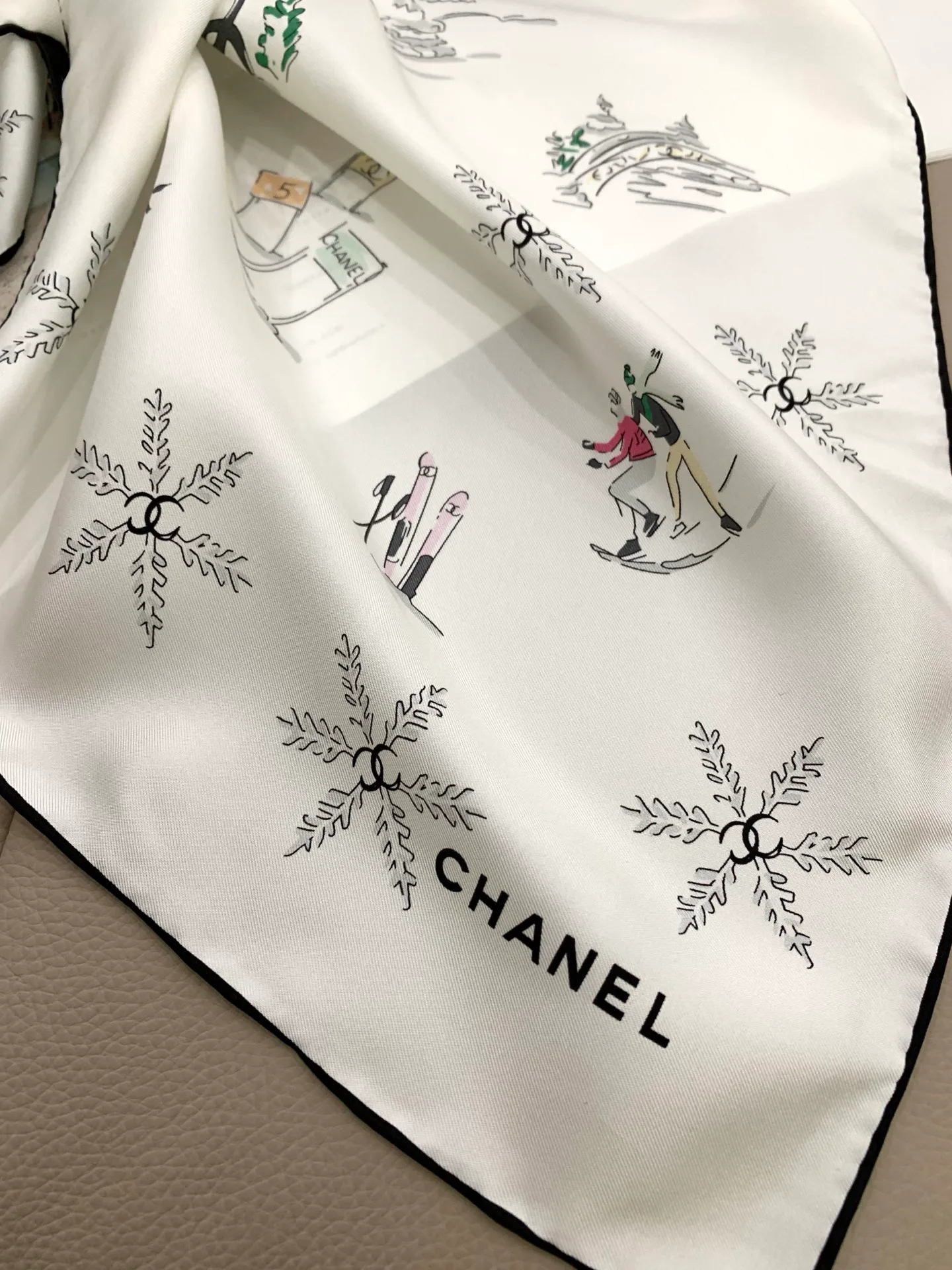 Платки Chanel 18574529