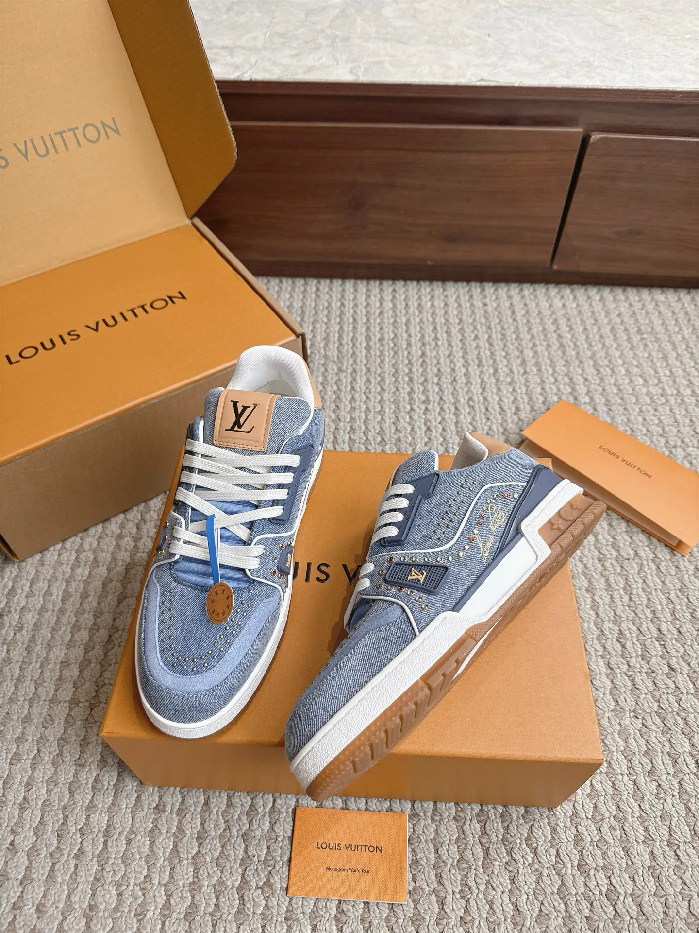 Кроссовки Женские Louis Vuitton 18039309