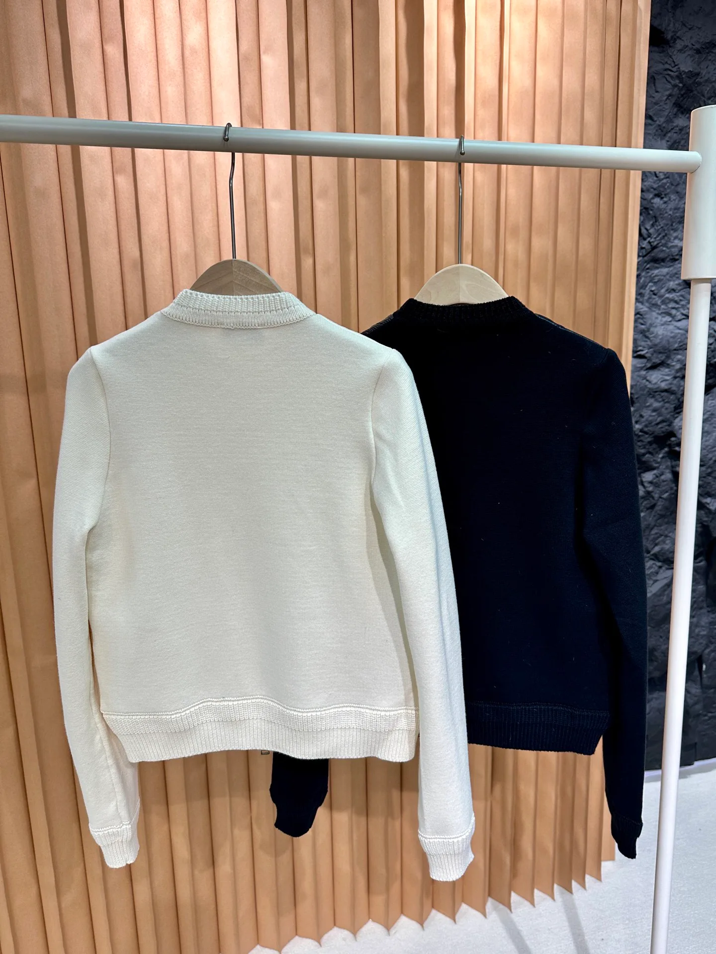 Куртки И Пуховики Женские Moncler 18106079