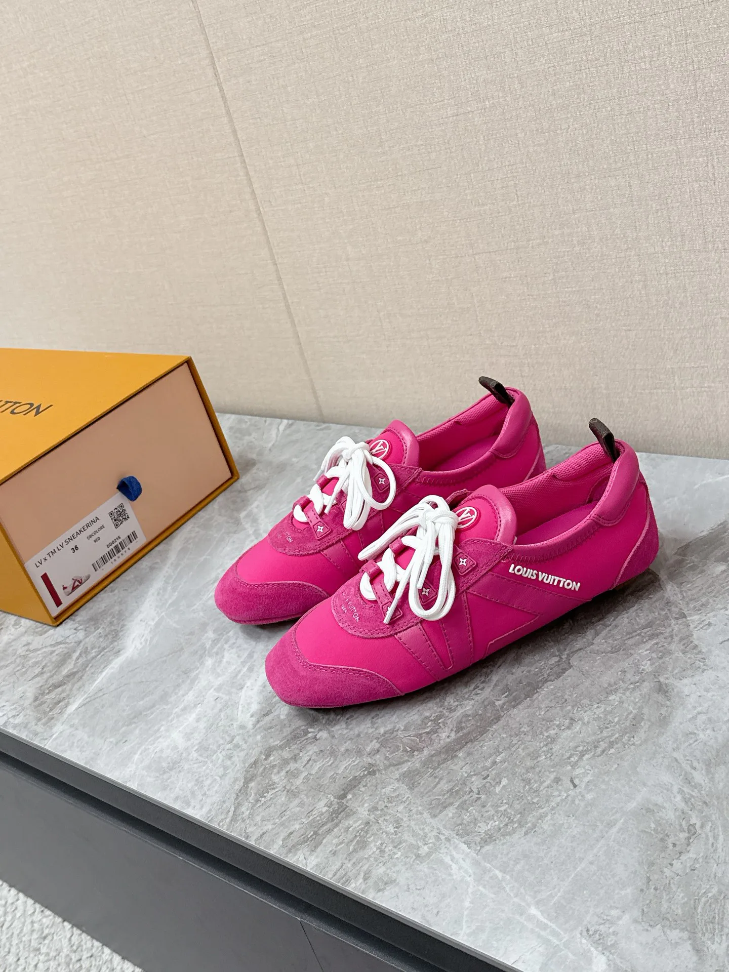 Кроссовки Женские Louis Vuitton 2625306