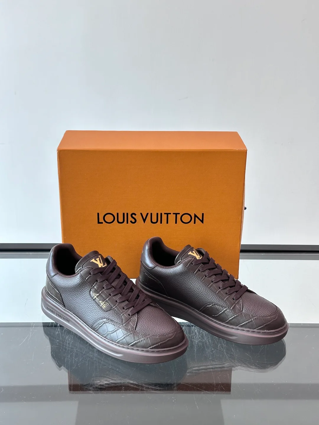Кроссовки Женские Louis Vuitton 18400575