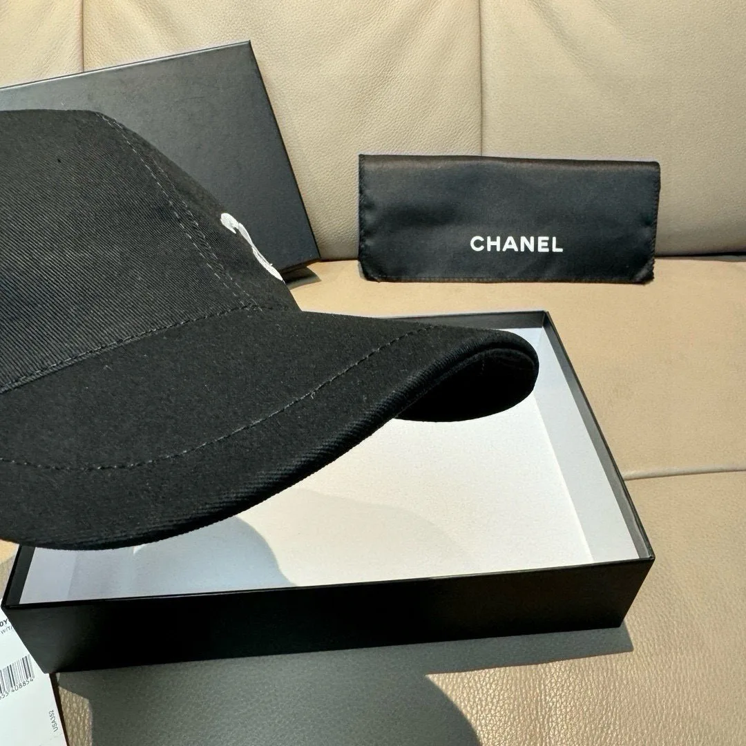 Головные Уборы Chanel 17604829