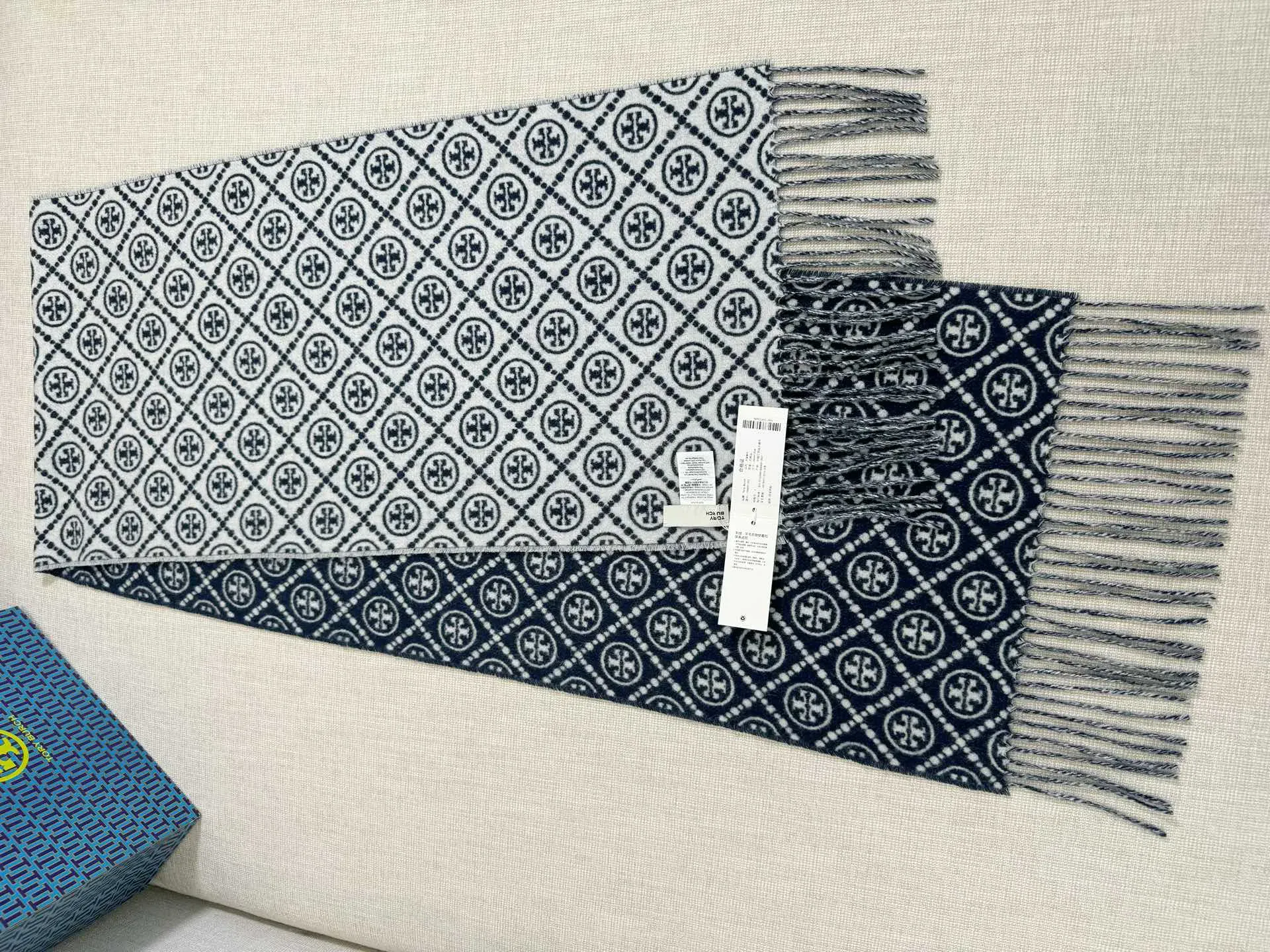 Шарфы Tory Burch 1750