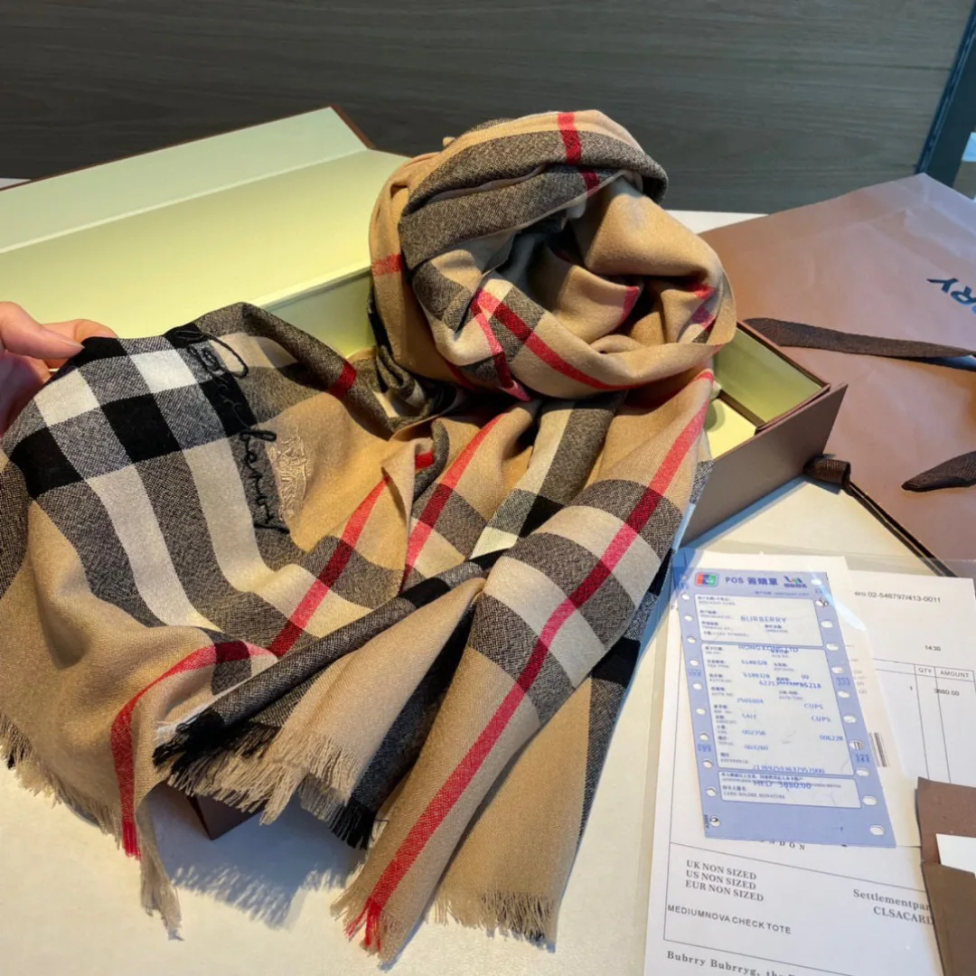 Шарфы Burberry 18449889