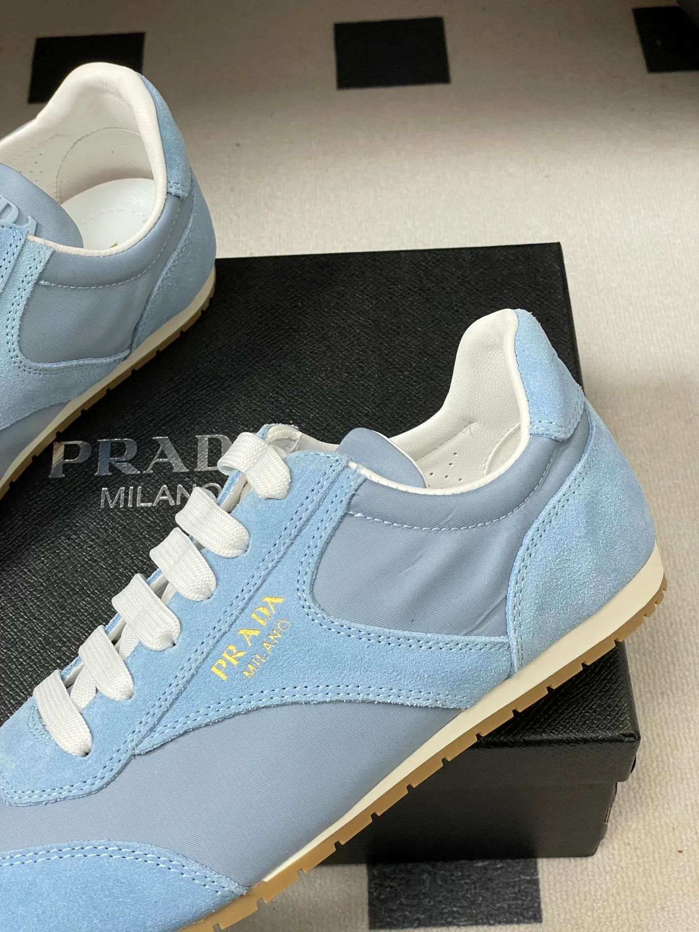 Кроссовки Женские Prada 12810919