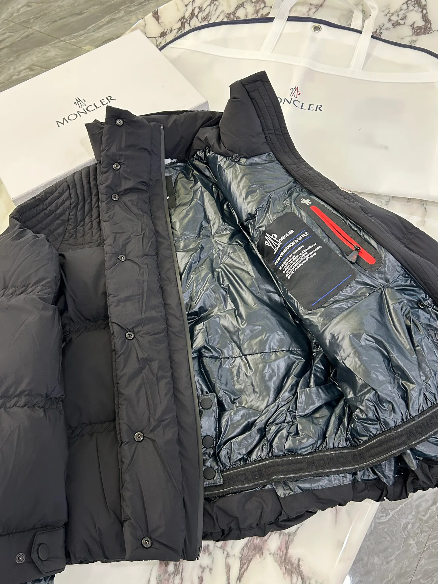 Куртки И Пуховики Мужские Moncler 18231500
