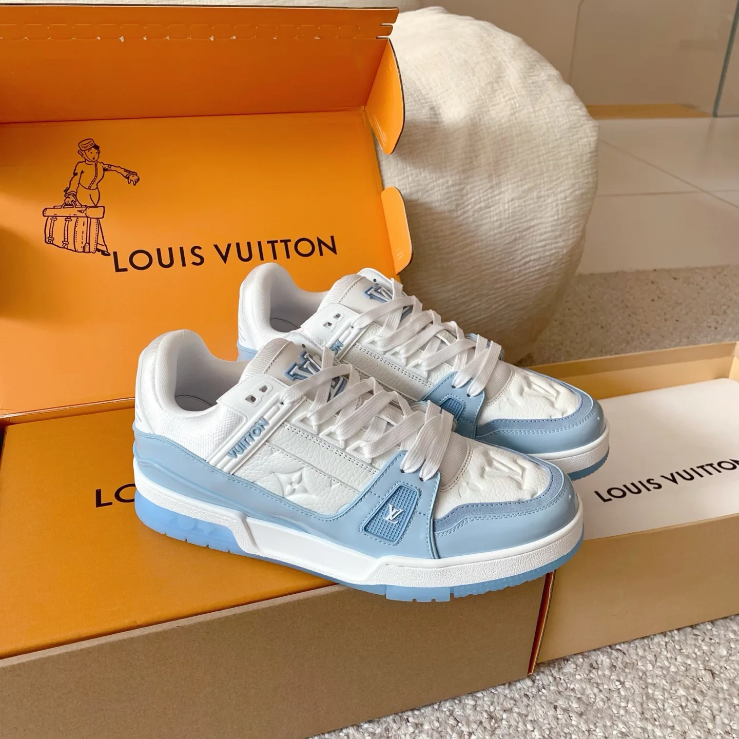 Кроссовки Женские Louis Vuitton 18375817