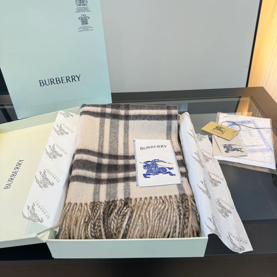 Шарфы Burberry 18627289