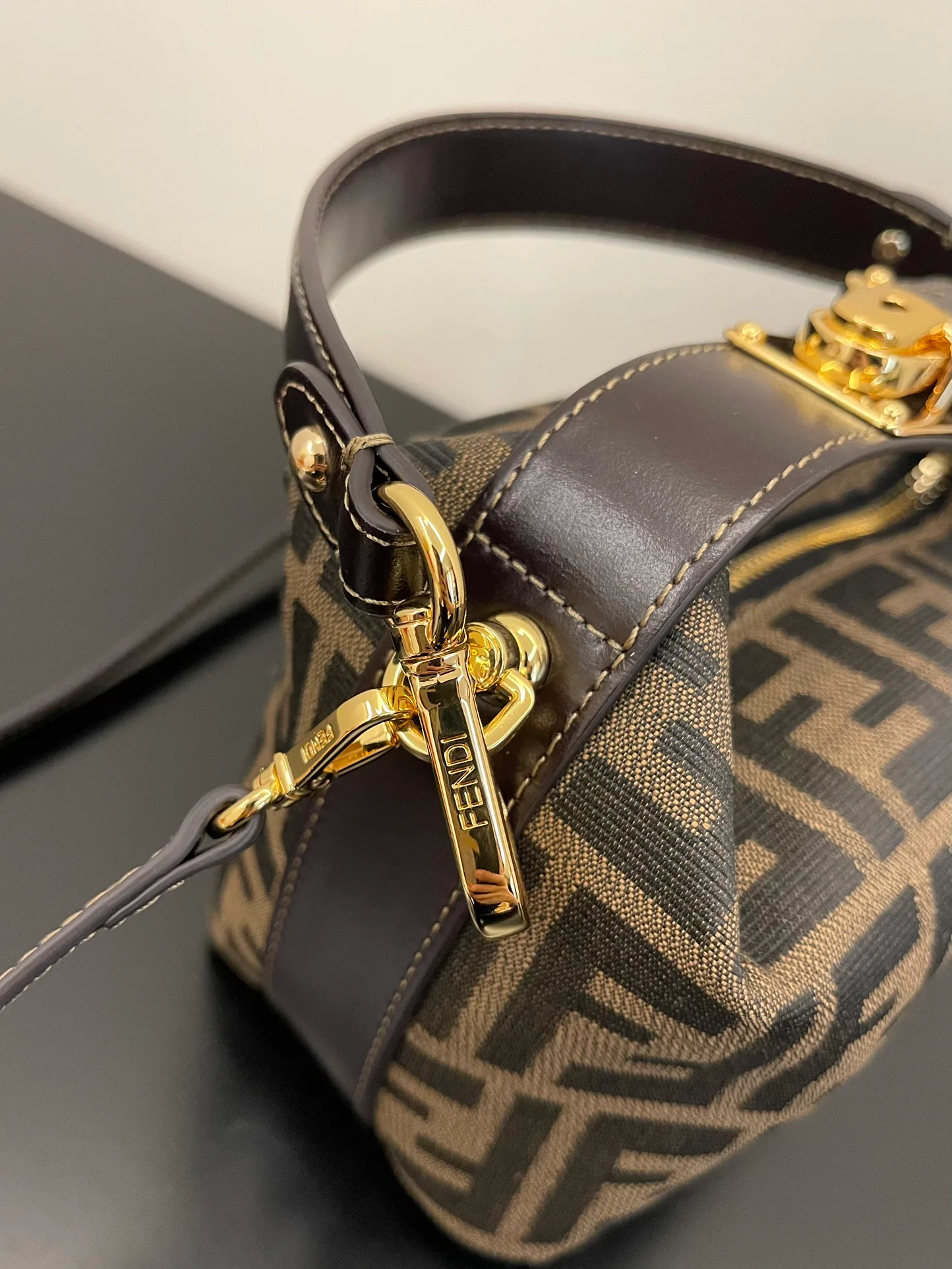 Классические Сумки Женские Fendi 13234544