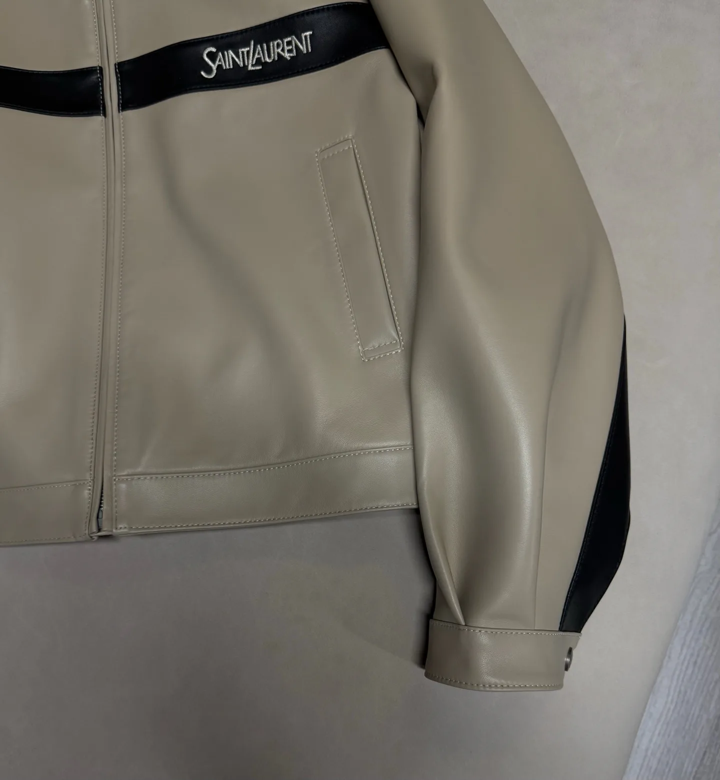 Кожаные Куртки И Дублёнки Женские Saint Laurent 18259825