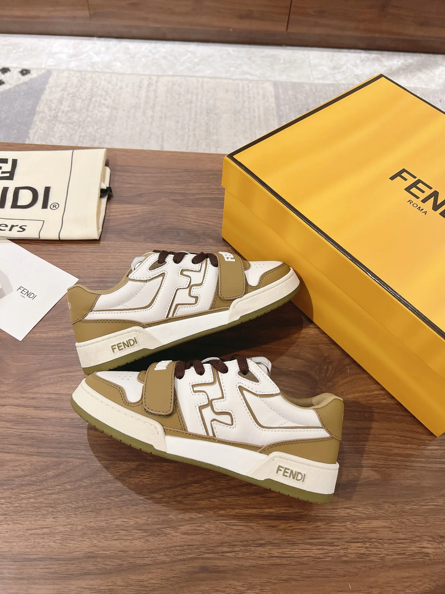 Кроссовки Женские Fendi 18219542