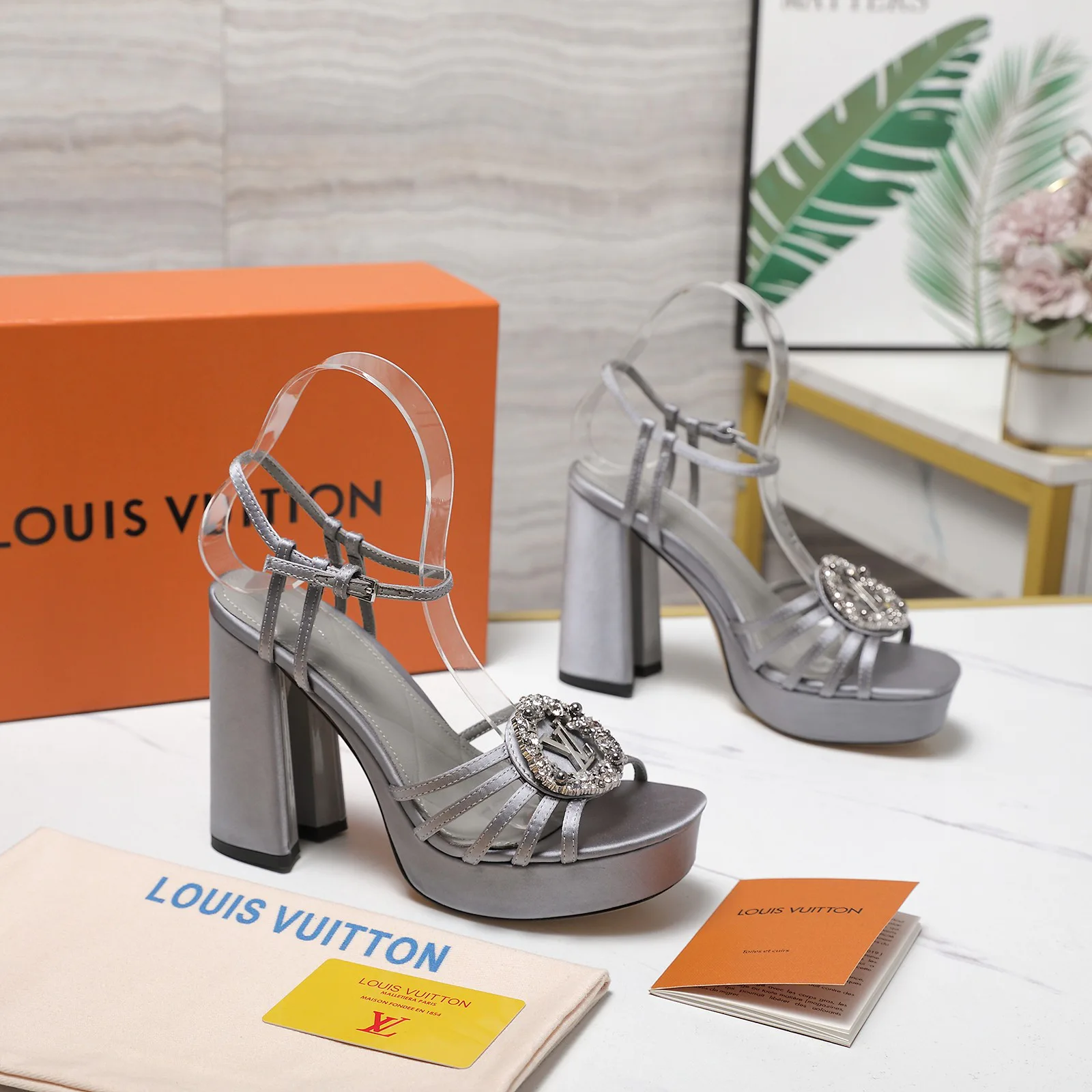 Босоножки Женские Louis Vuitton 10250864