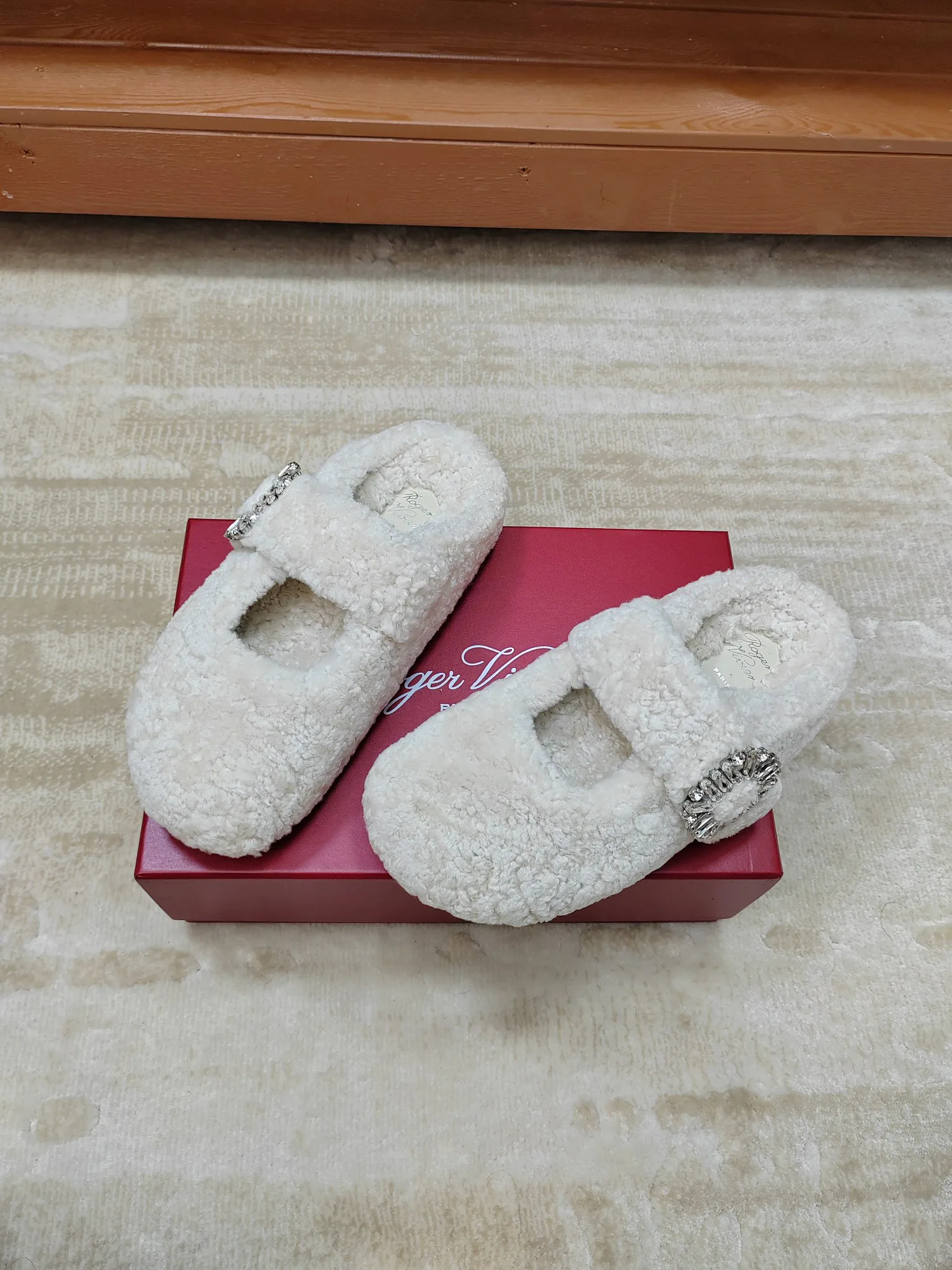 Тапочки Женские Roger Vivier 17852285
