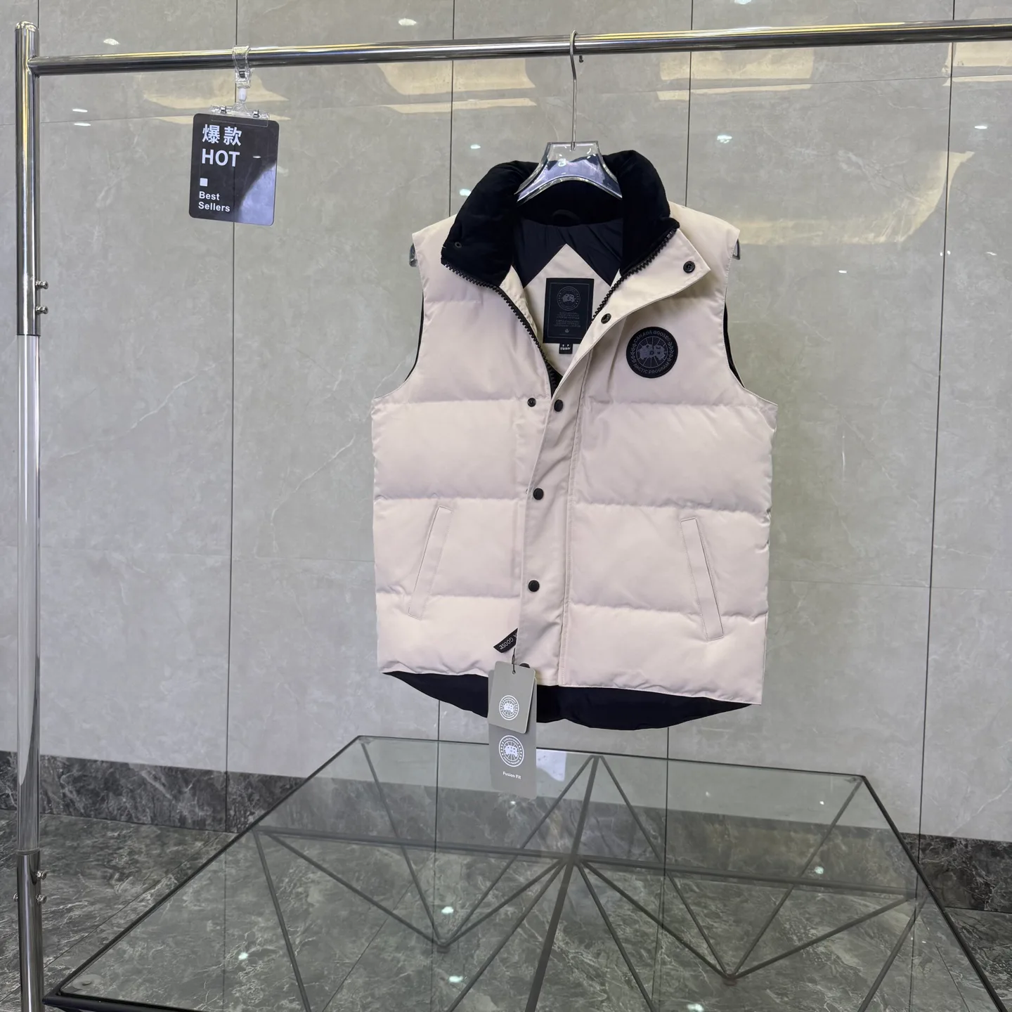Жилеты Женские Canada Goose 17949429