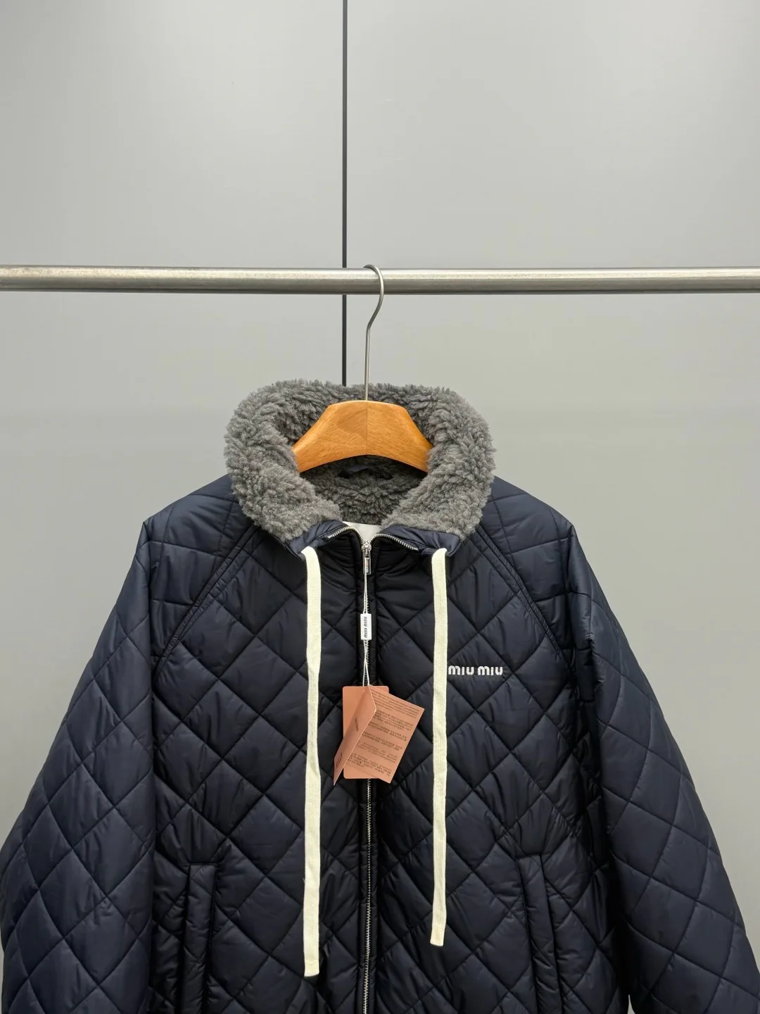Куртки И Пуховики Женские Miu Miu 18347423