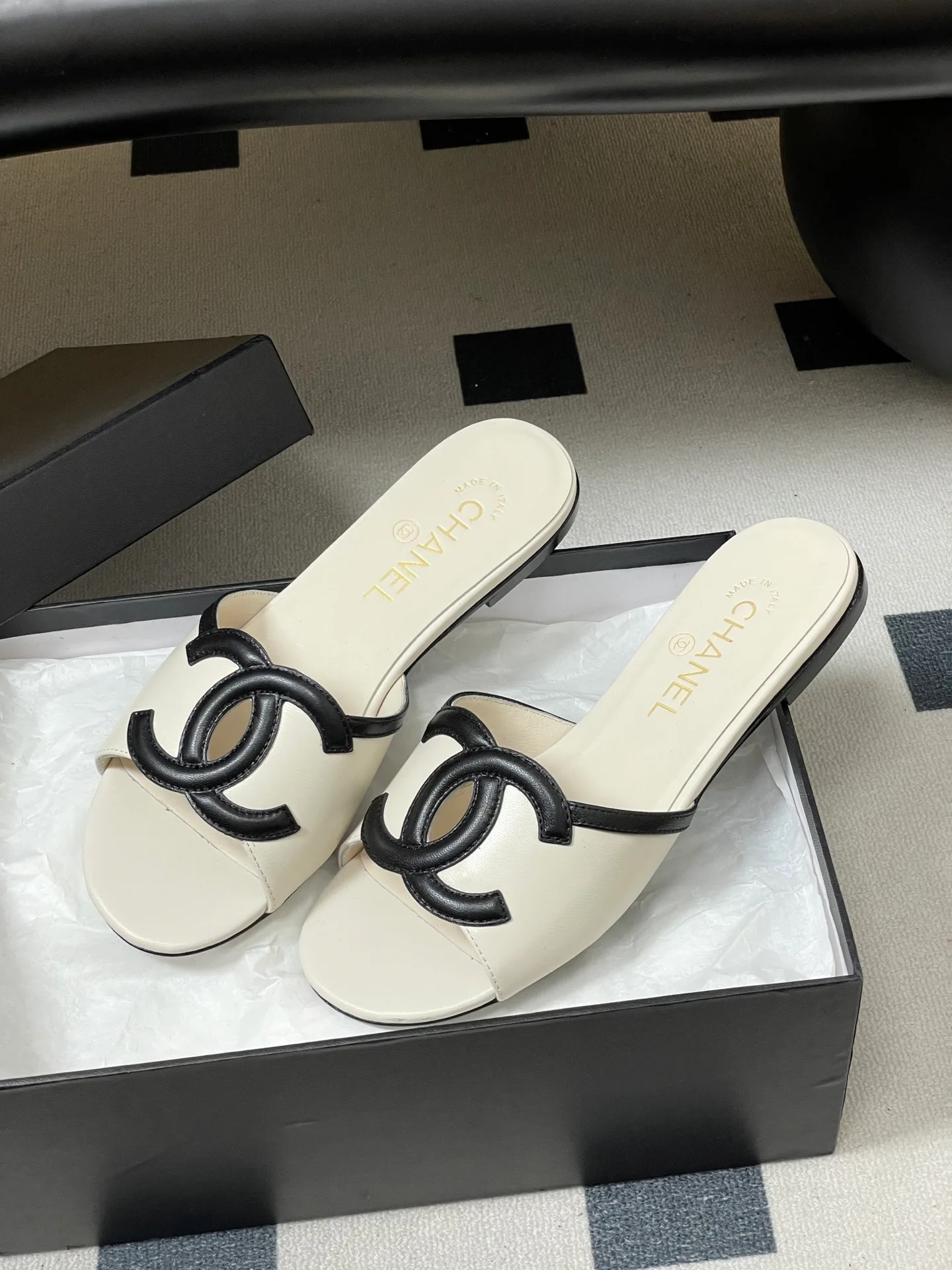 Шлепанцы Женские Chanel 11646756