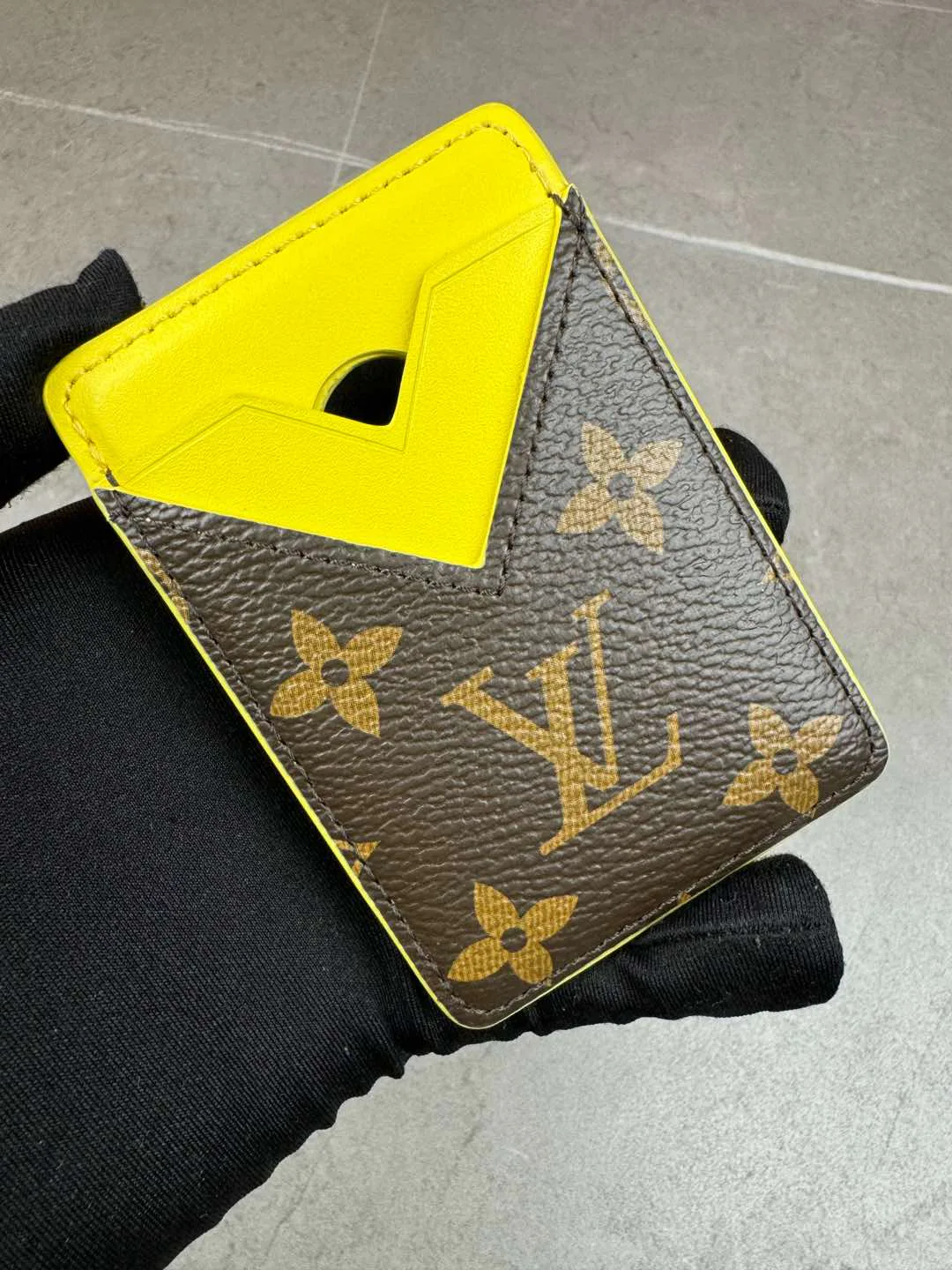 Визитницы Louis Vuitton 24660