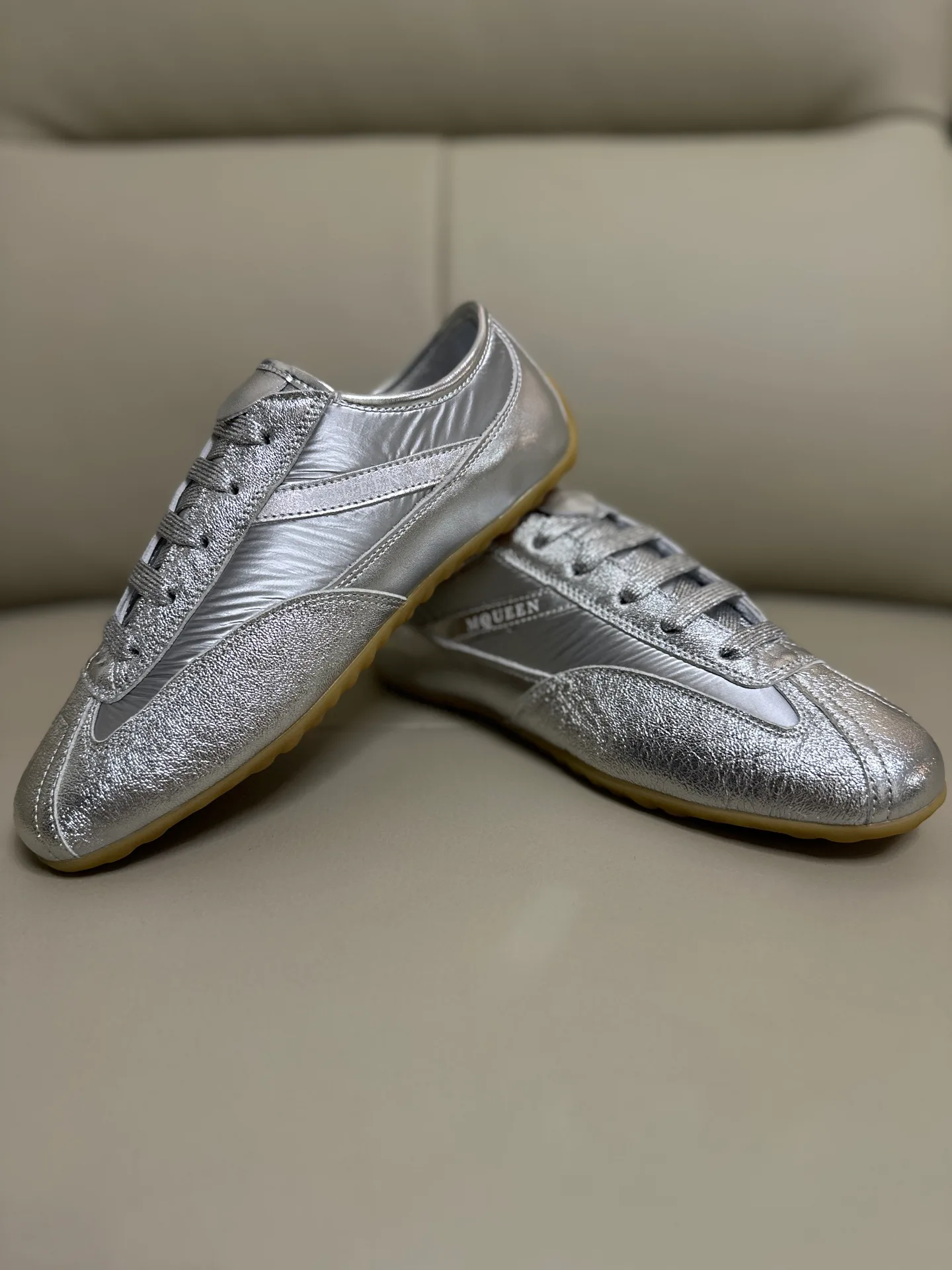 Кроссовки Женские Alexander Mcqueen 18616726