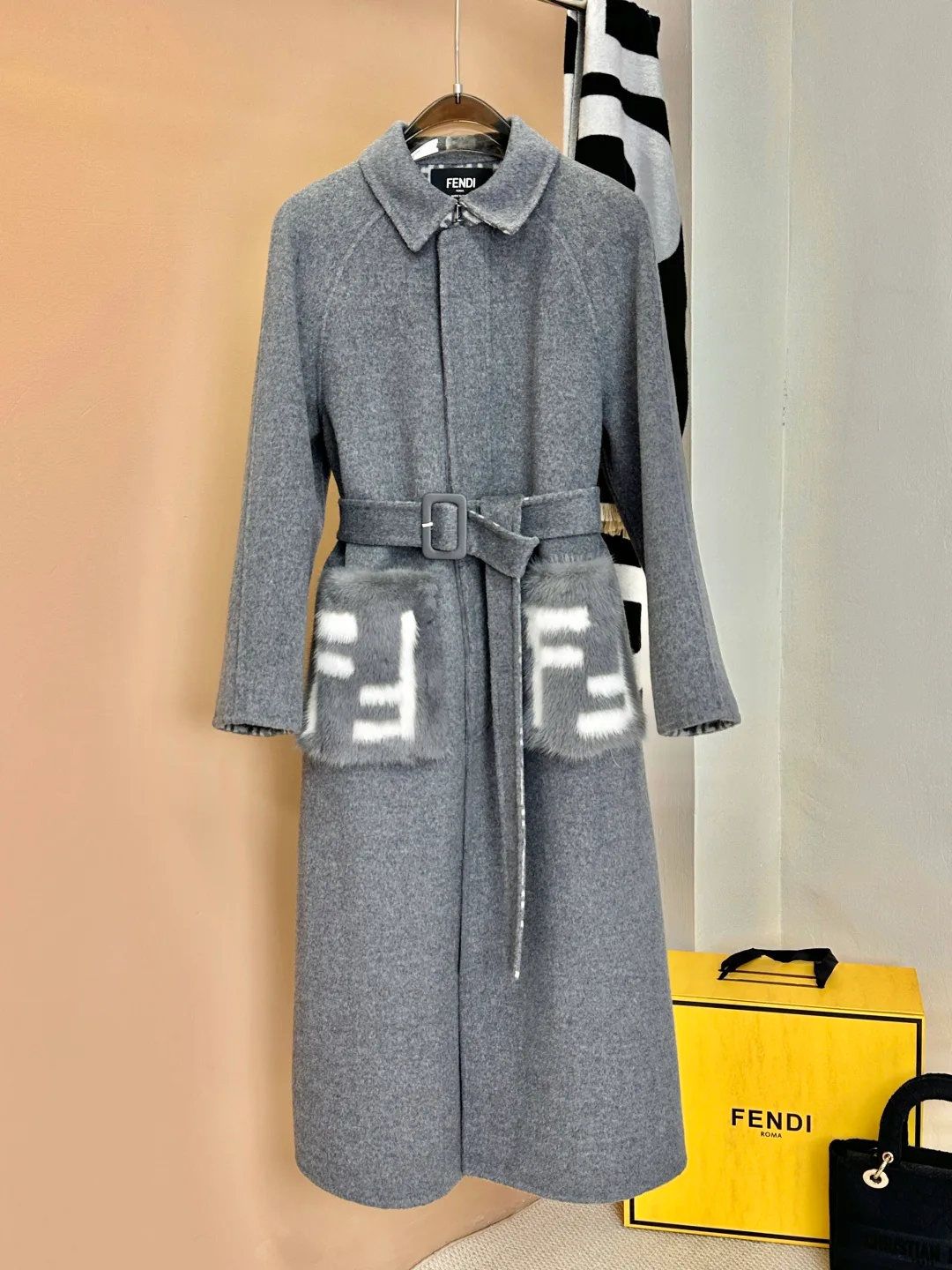 Пальто Женские Fendi 784401