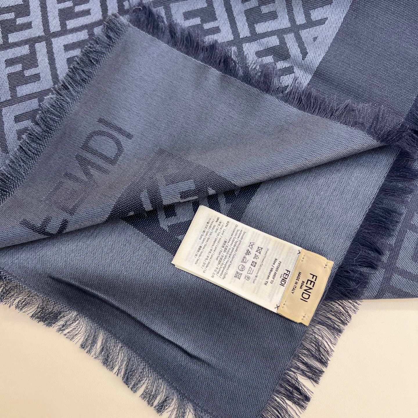 Шарфы Fendi 1880733