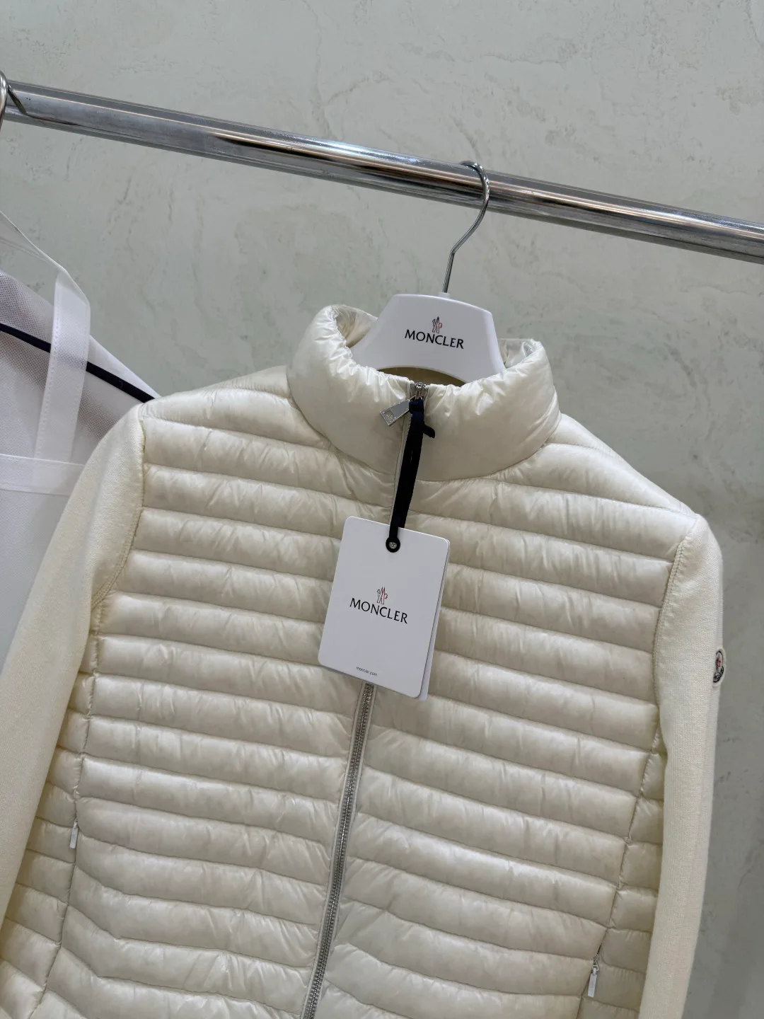 Куртки И Пуховики Женские Moncler 17918887