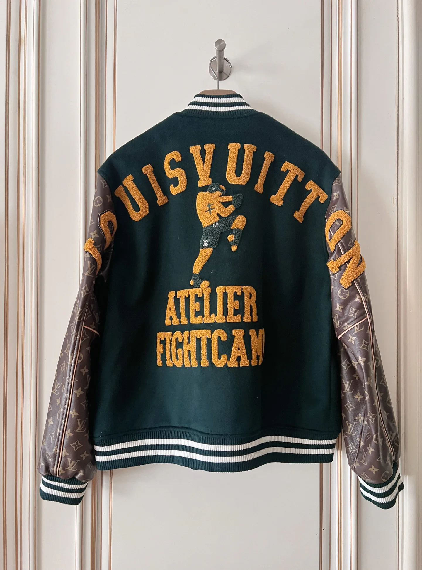 Куртки И Пуховики Женские Louis Vuitton 18409010