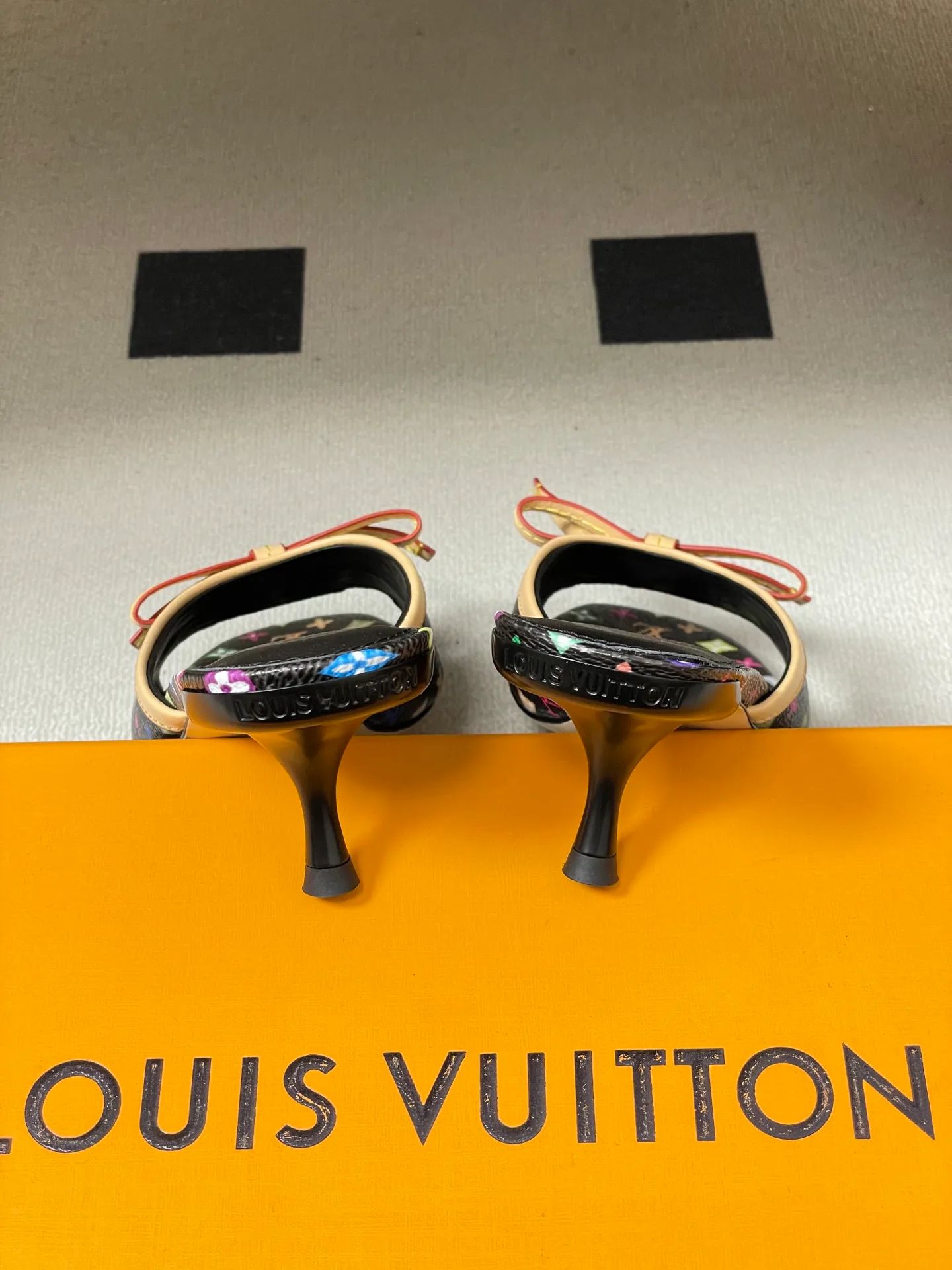 Босоножки Женские Louis Vuitton 11409849