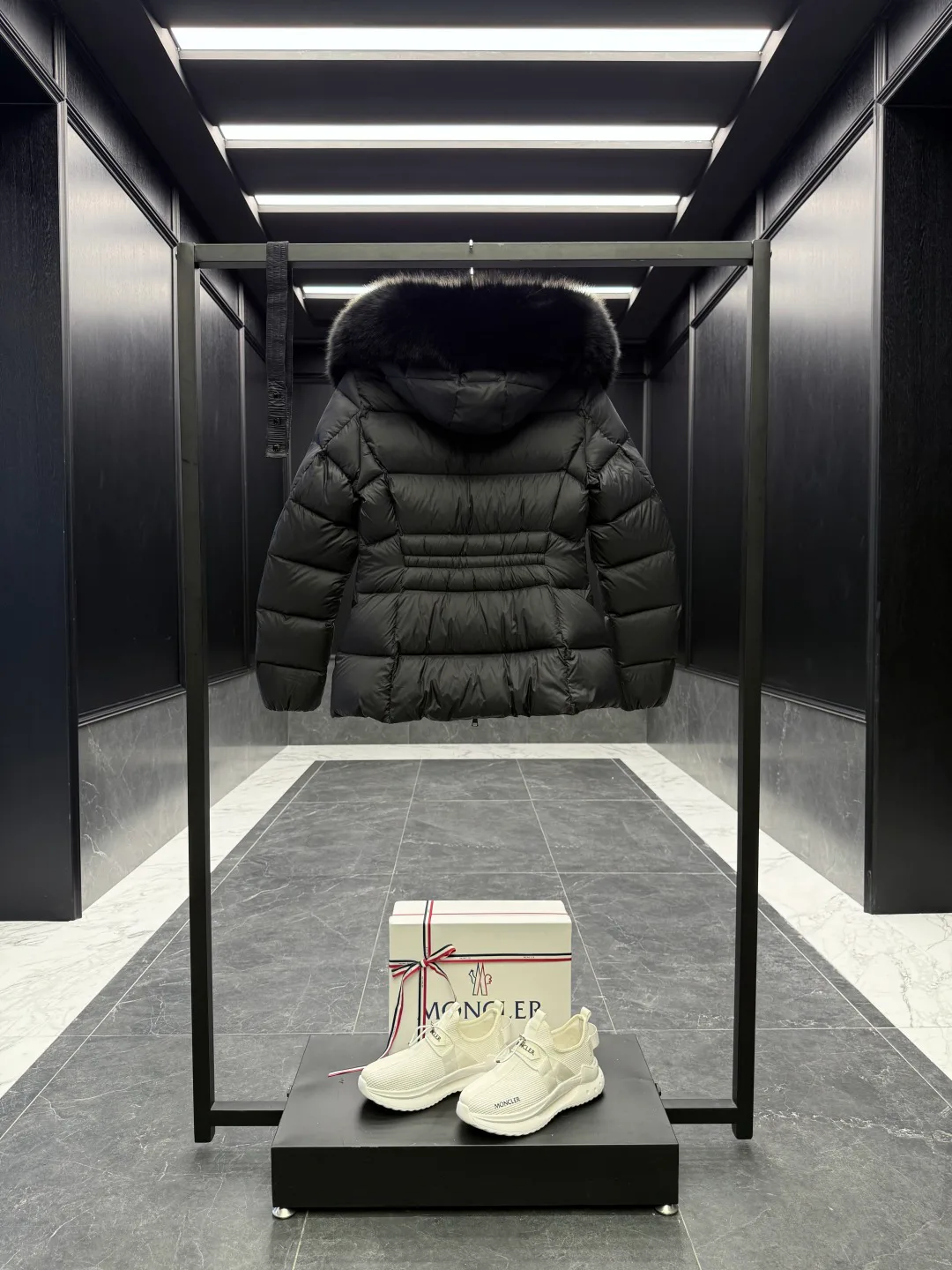 Куртки И Пуховики Женские Moncler 19889830