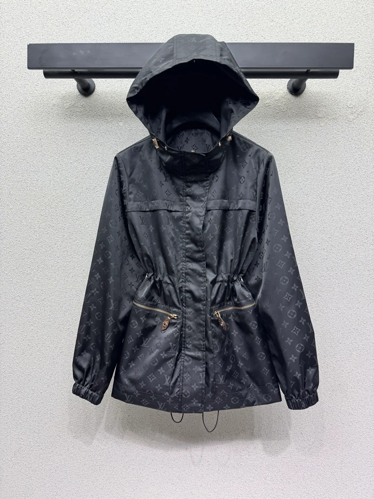 Куртки И Пуховики Женские Louis Vuitton 18640076