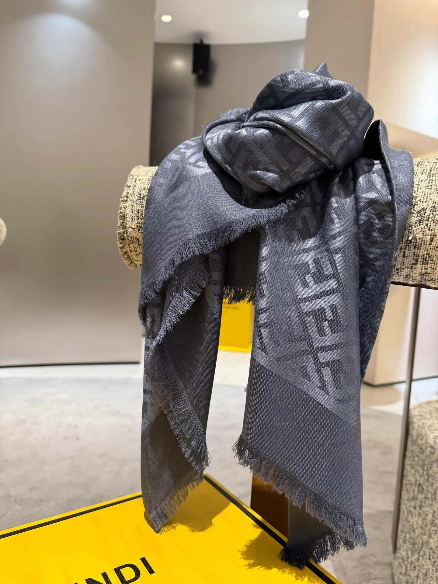 Шарфы Fendi 195252