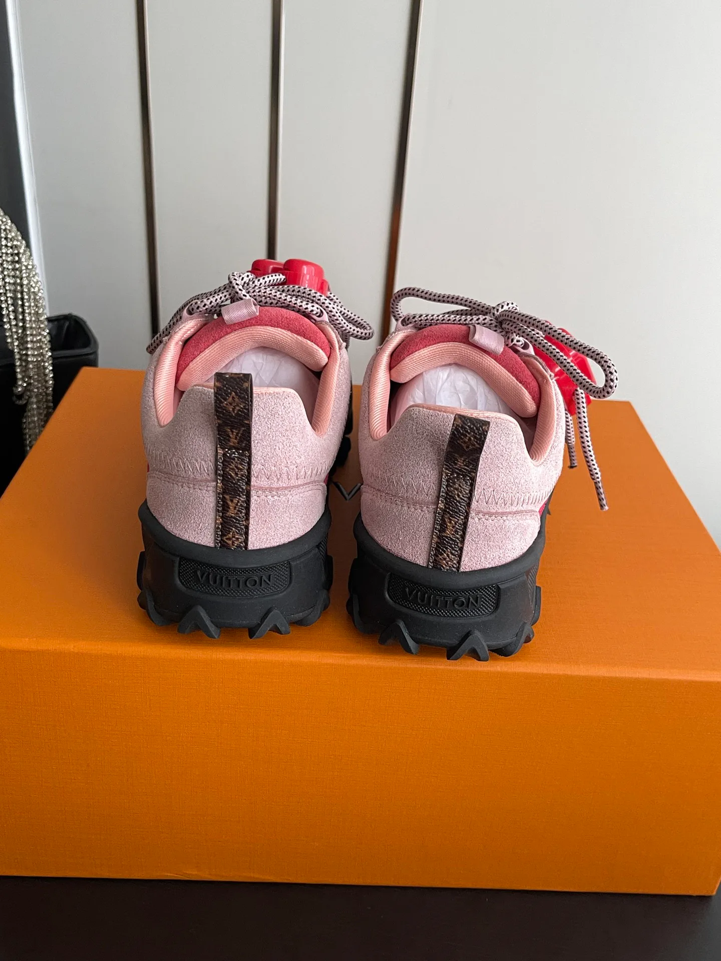 Кроссовки Женские Louis Vuitton 17554378