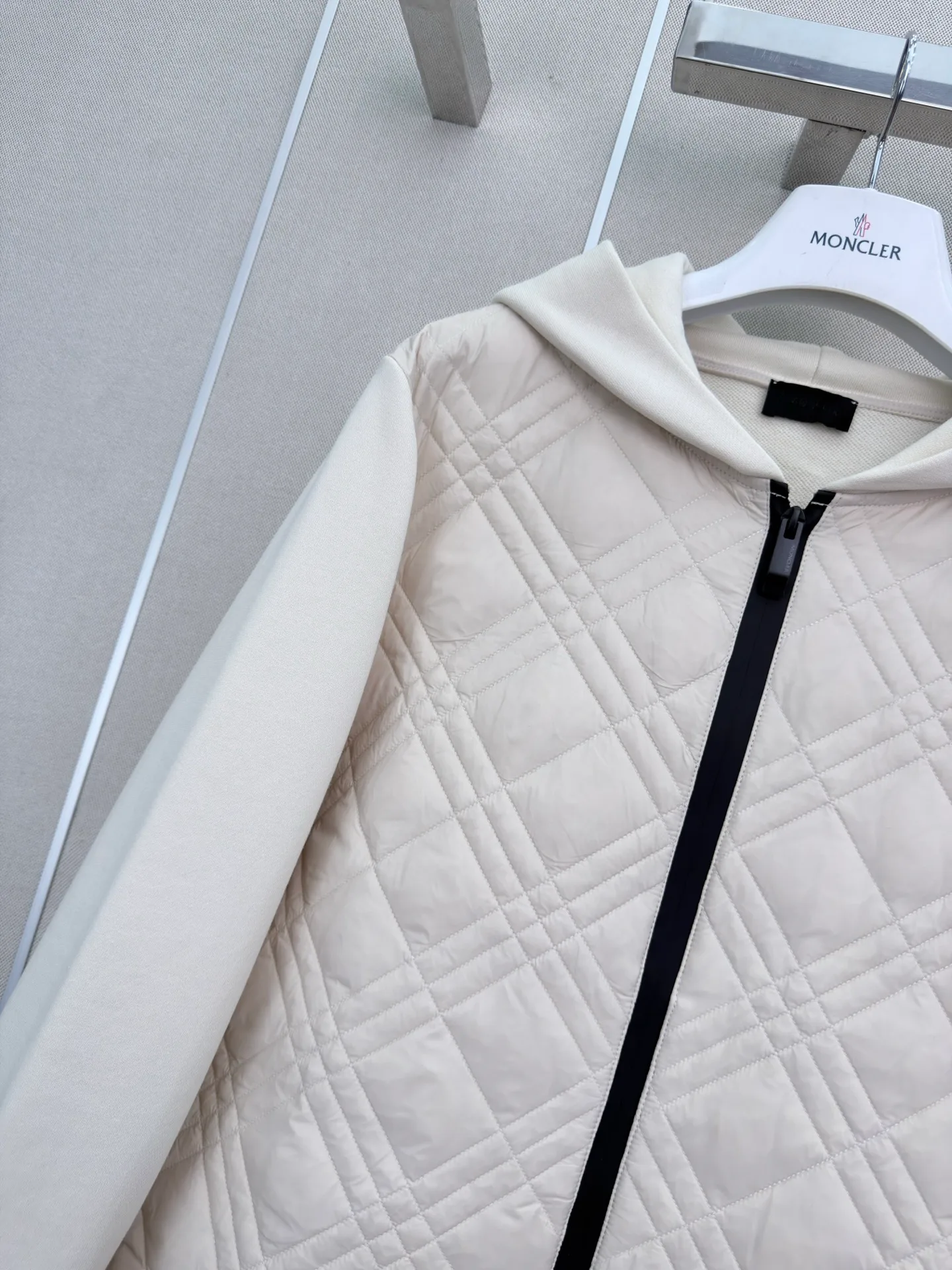 Куртки И Пуховики Женские Moncler 18506404