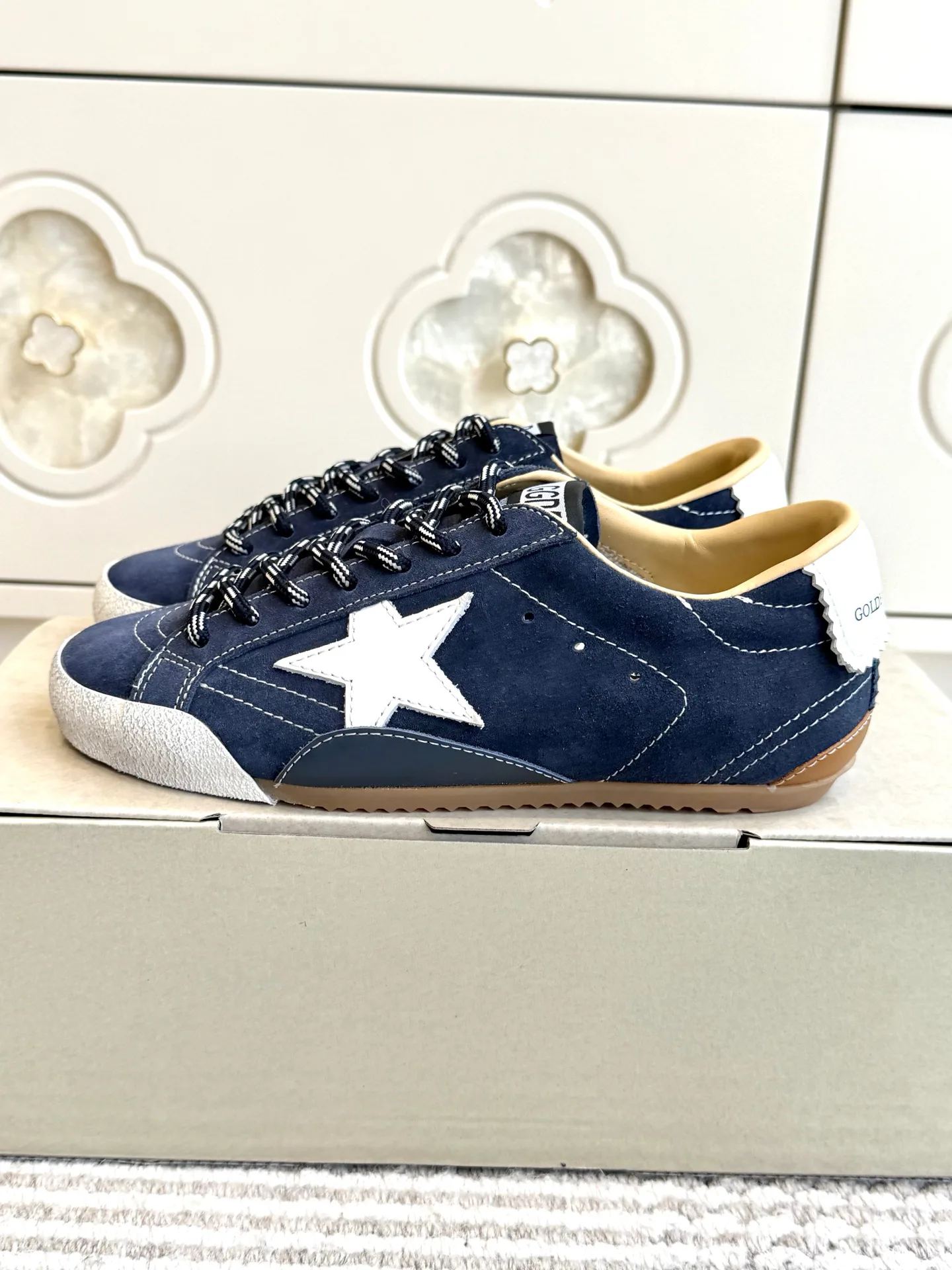 Кроссовки Женские Golden Goose 18360510