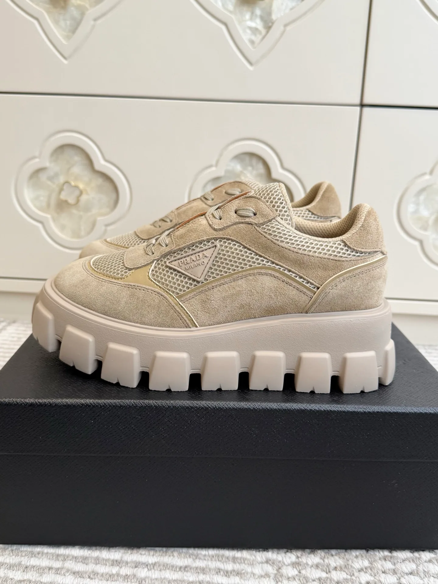 Кроссовки Женские Prada 18261278