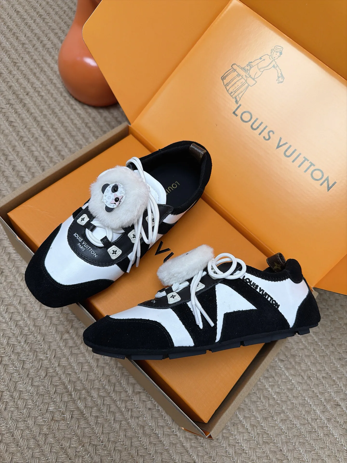 Кроссовки Женские Louis Vuitton 18063010