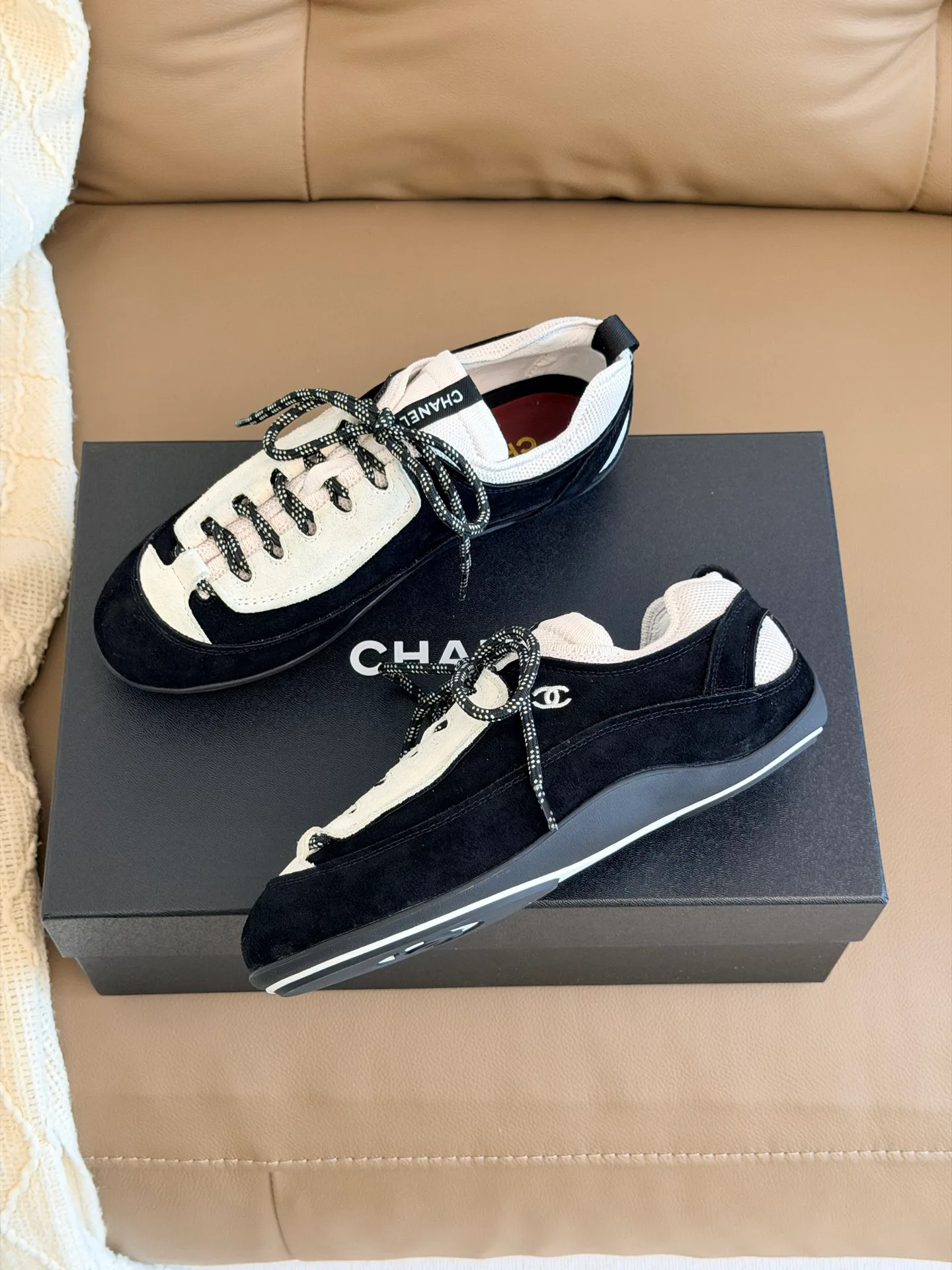 Кроссовки Женские Chanel 17510598
