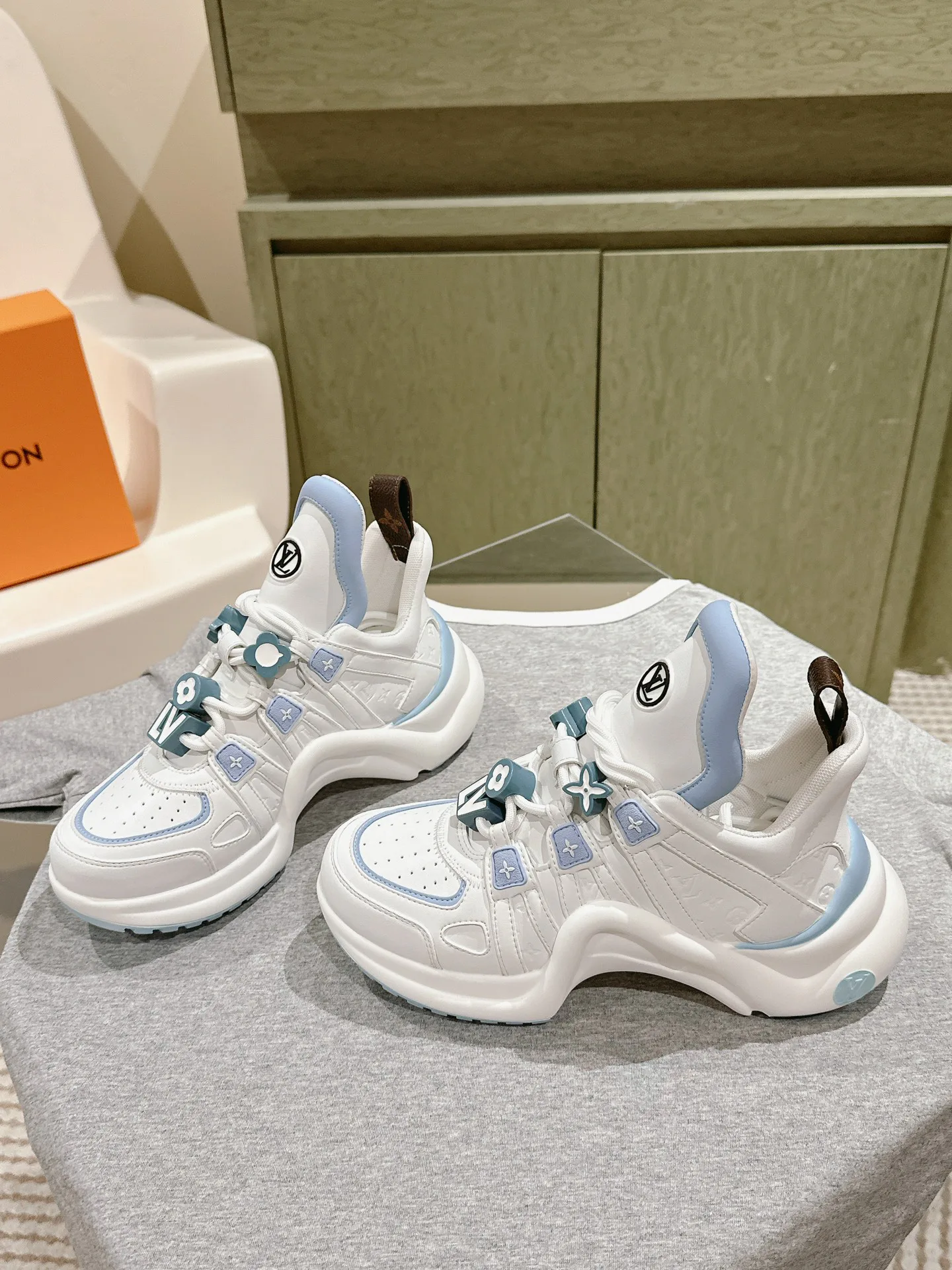 Кроссовки Женские Louis Vuitton 10840478