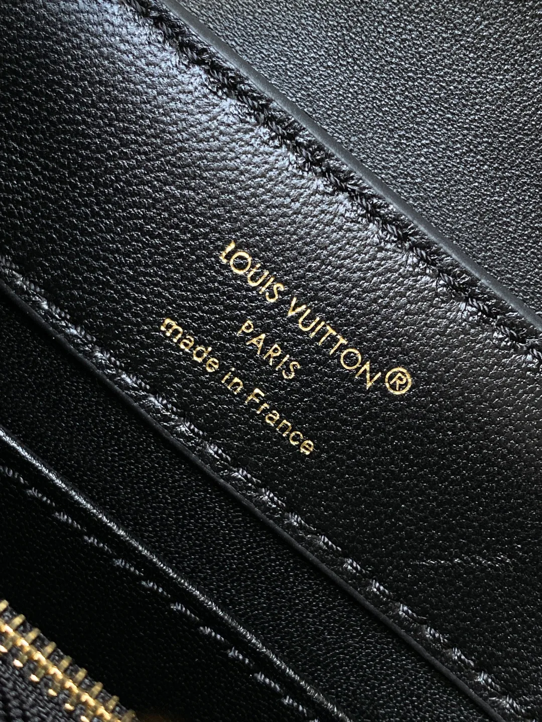 Классические Сумки Женские Louis Vuitton 18019350
