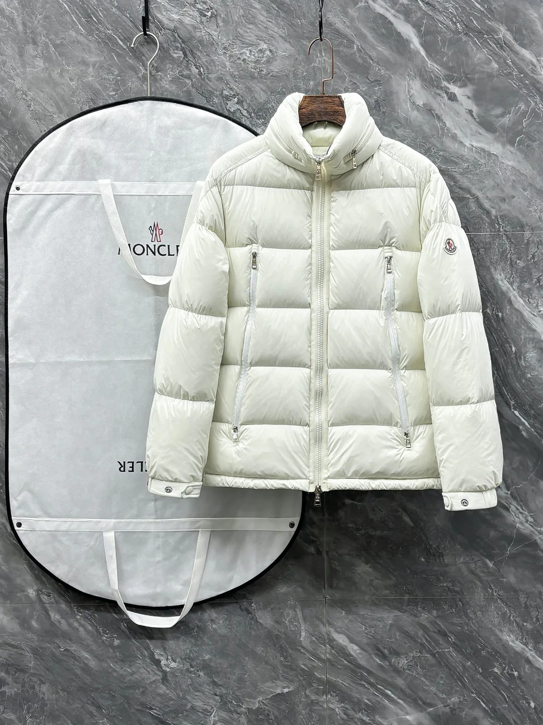 Куртки И Пуховики Мужские Moncler 1785902