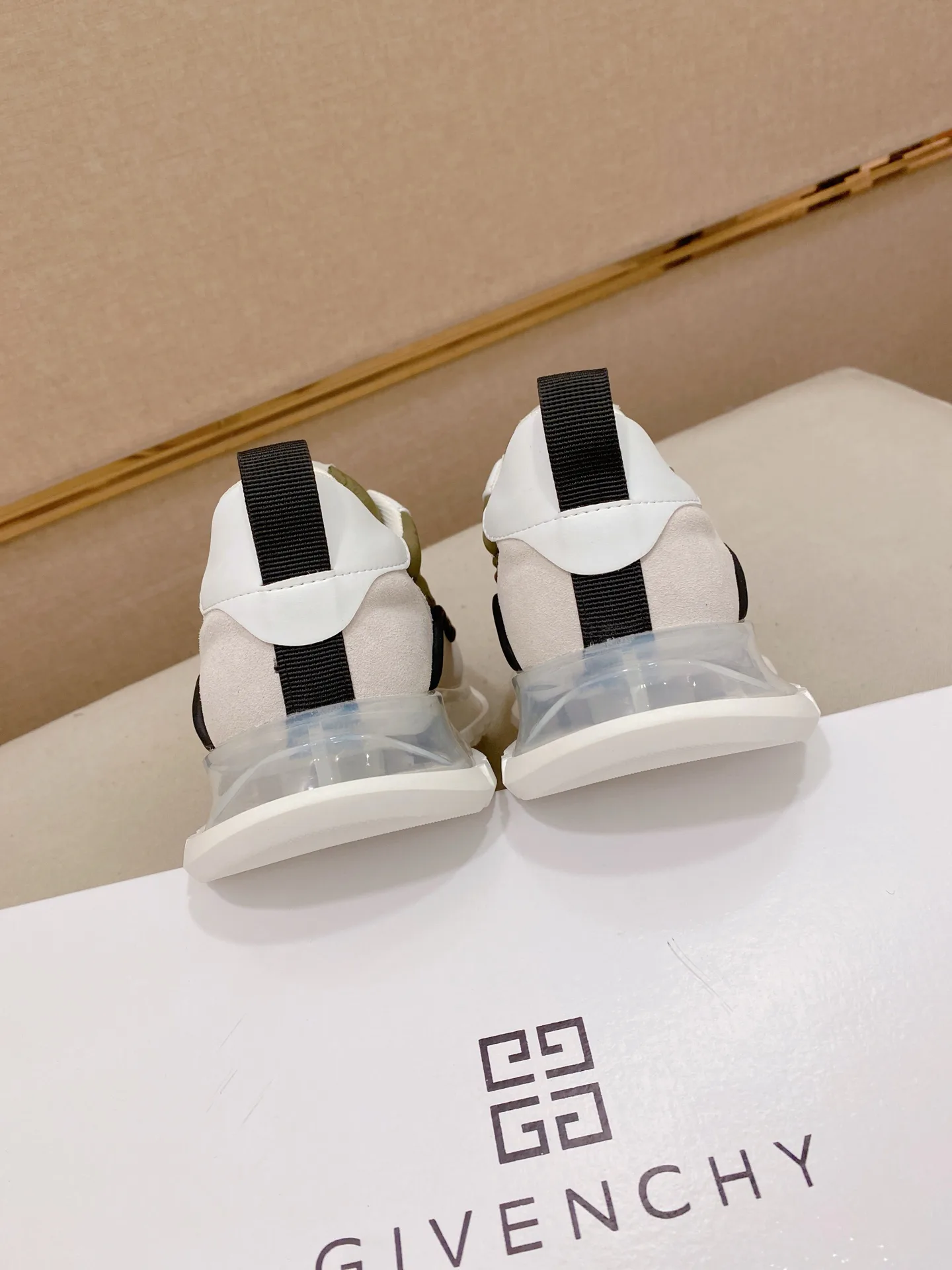 Кроссовки Женские Givenchy 122892