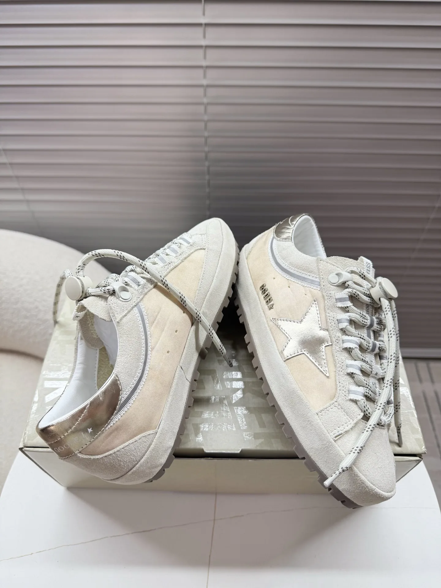 Кроссовки Женские Golden Goose 19691118